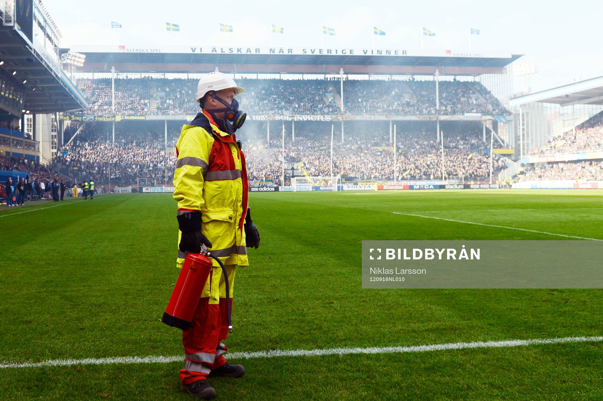 Pyrotekniker. Matchen framskjuten