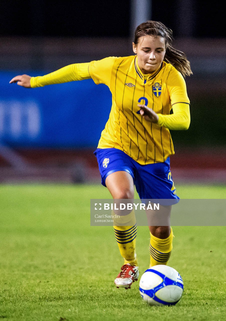 Alice Nilsson, Sverige, med bollen