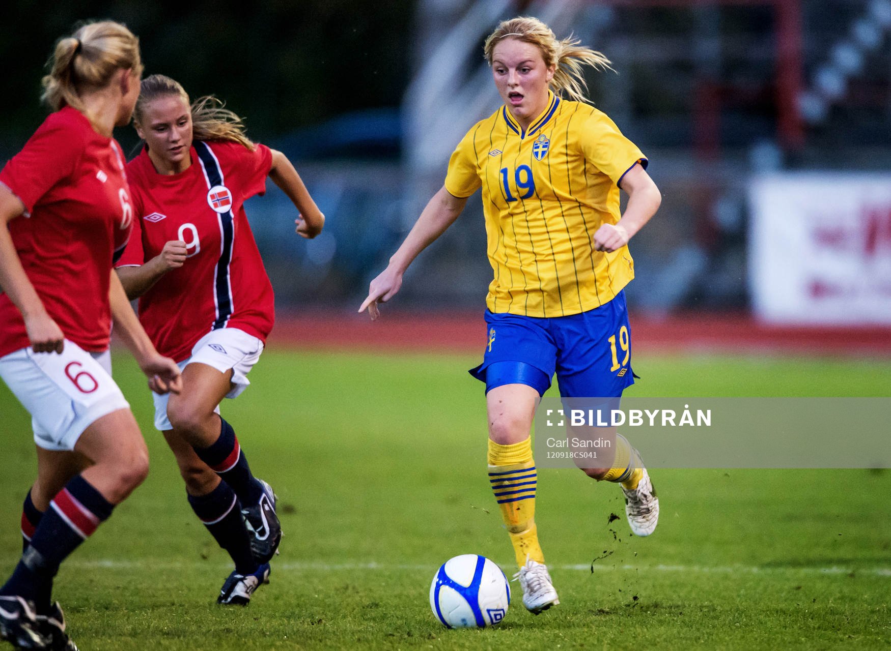Mimmi Larsson, Sverige, med bollen