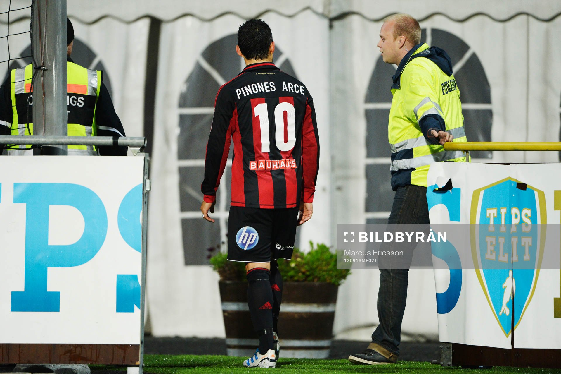 Pablo Pinones, Brommapojkarna blir utvisad