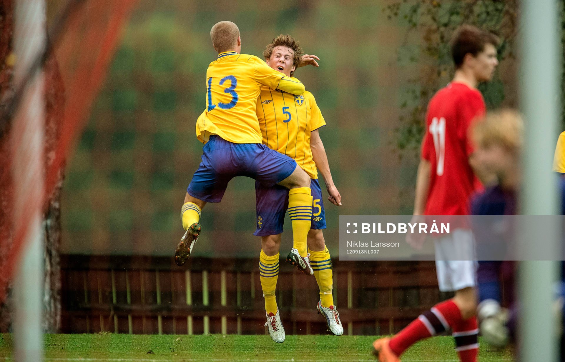 Anton Maikkula, Sverige gratuleras