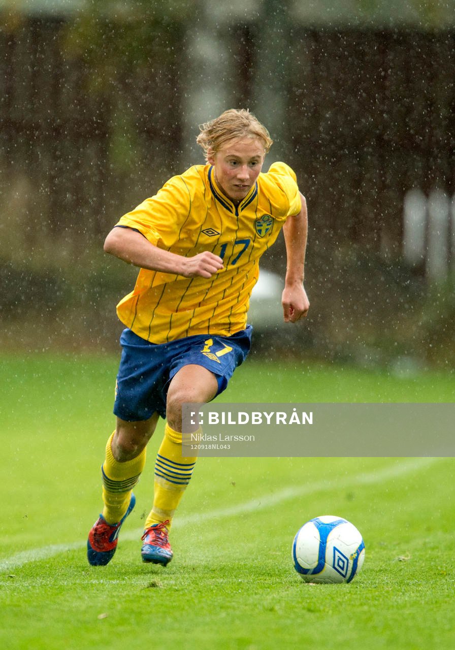 Fotboll, landslag, P15, Sverige - Norge: Love Reuterswärd, Sverige.
