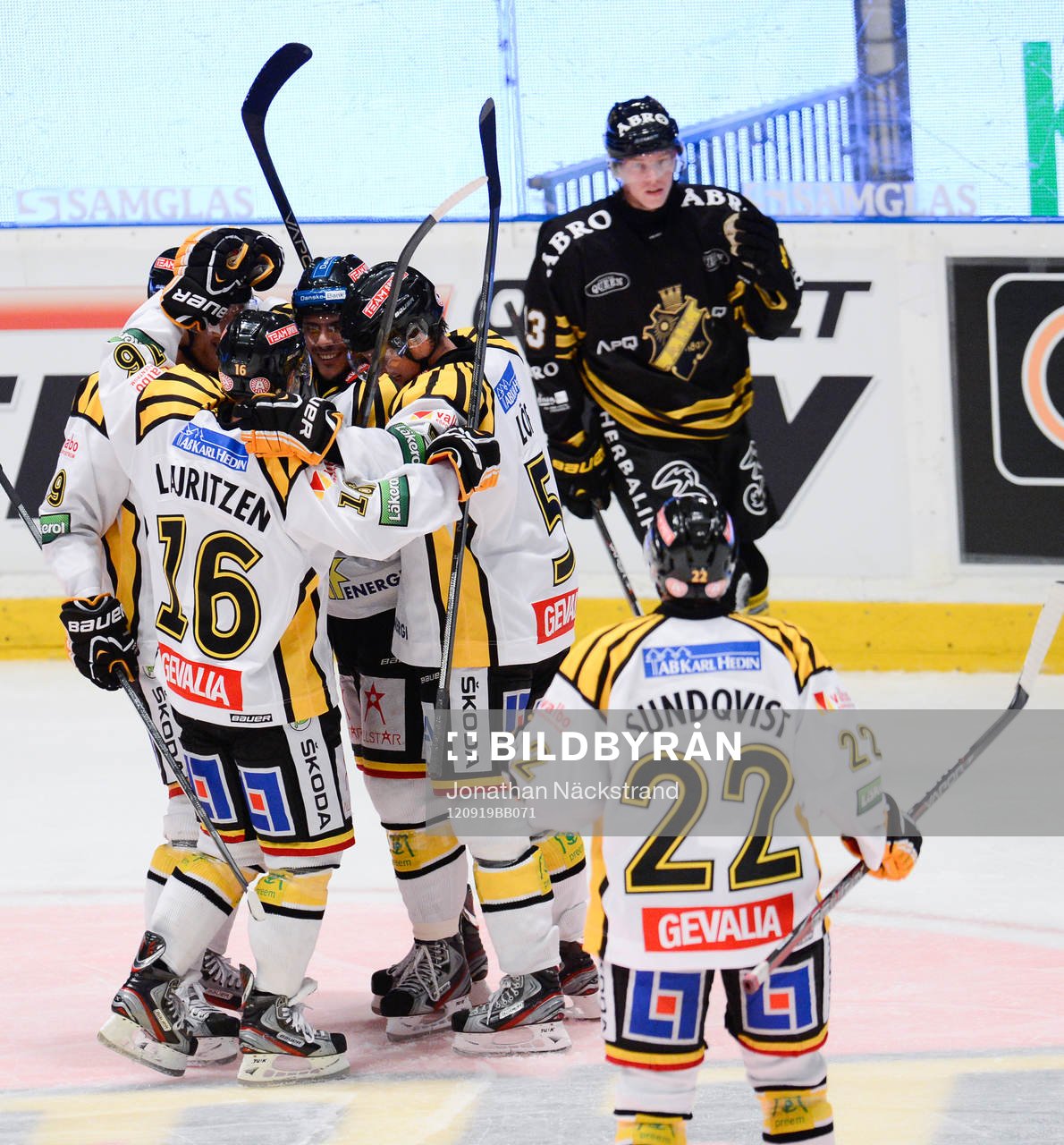 Brynäs Daniel Widing (#41), jublar med laget