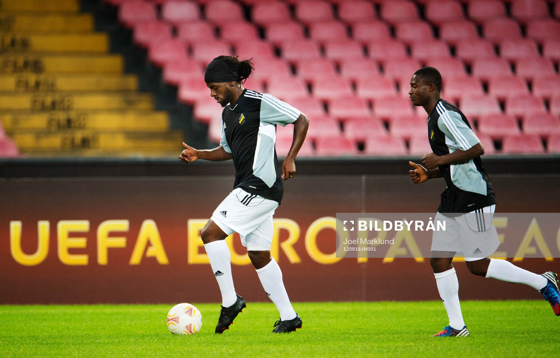 Martin Kayongo-Mutumba och Christian Kouakou värmer upp