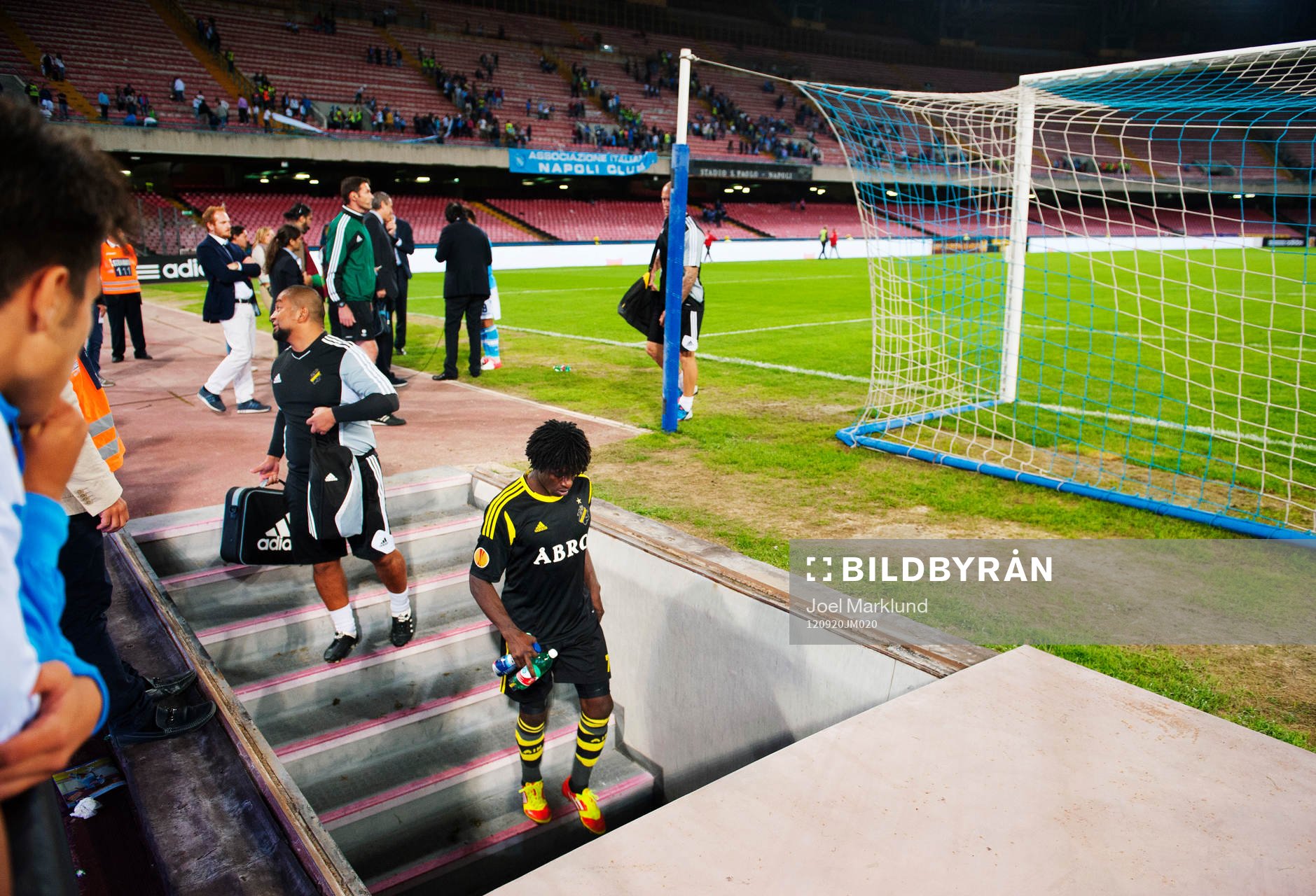 Mohamed Bangura, AIK, lämnar planen