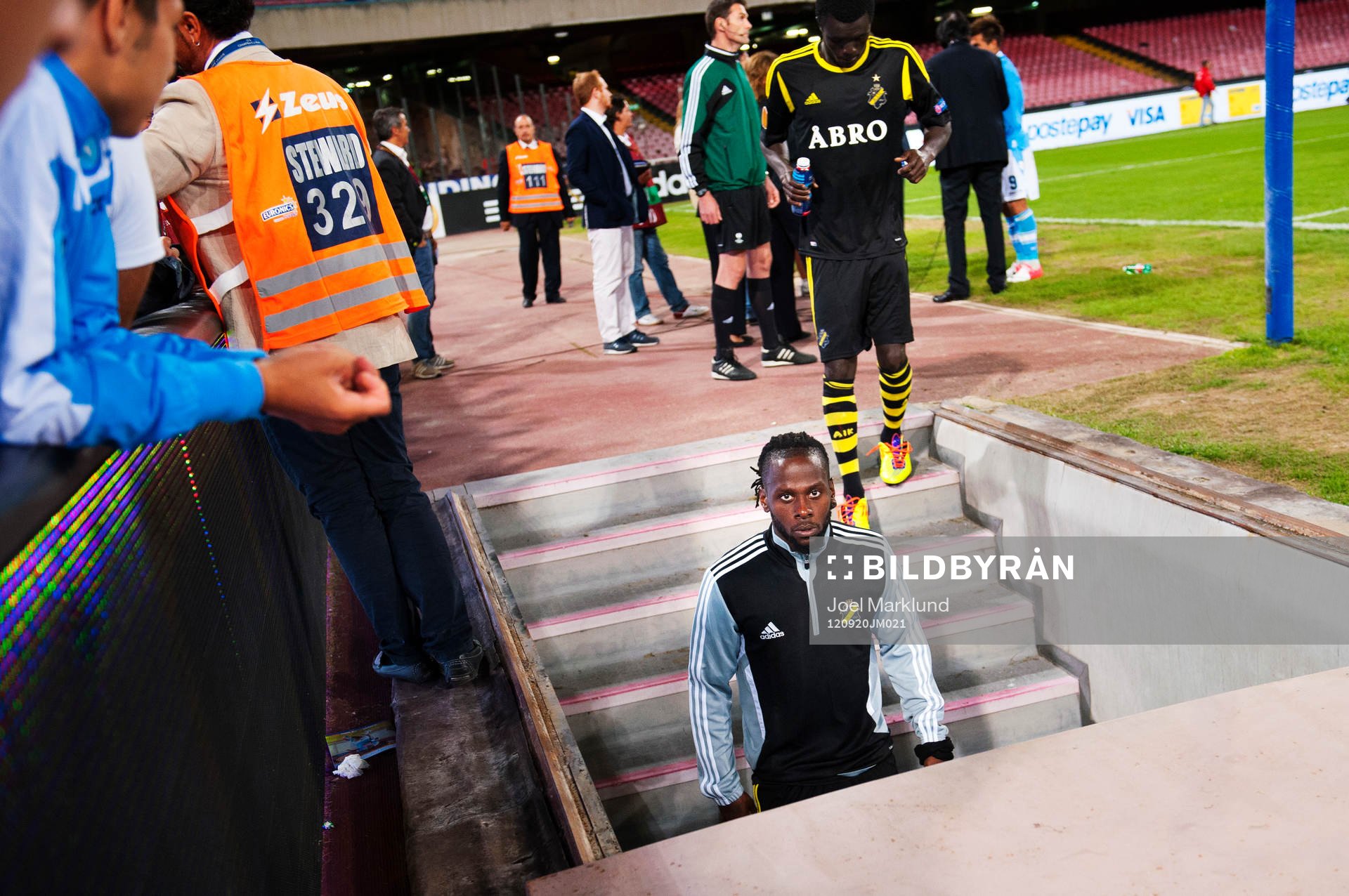 Martin Kayongo Mutumba, AIK, lämnar planen