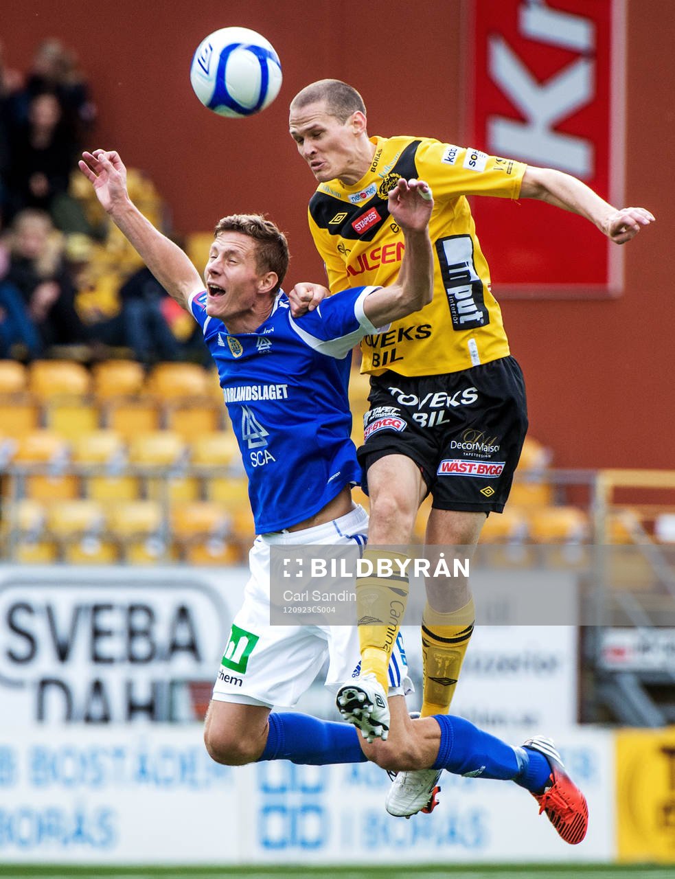Jon Jönsson, Elfsborg, i nickduell med Johan Eklund, GIF