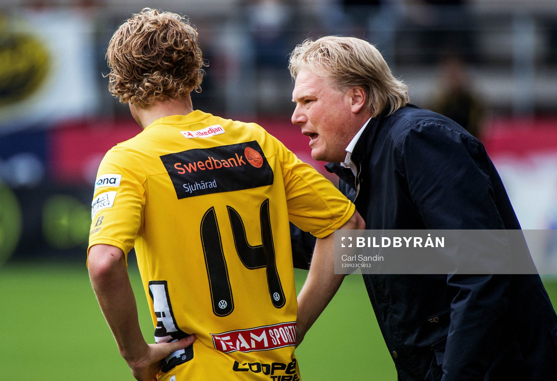 Jörgen Lennartsson, tränare Elfsborg, pratar med Oscar