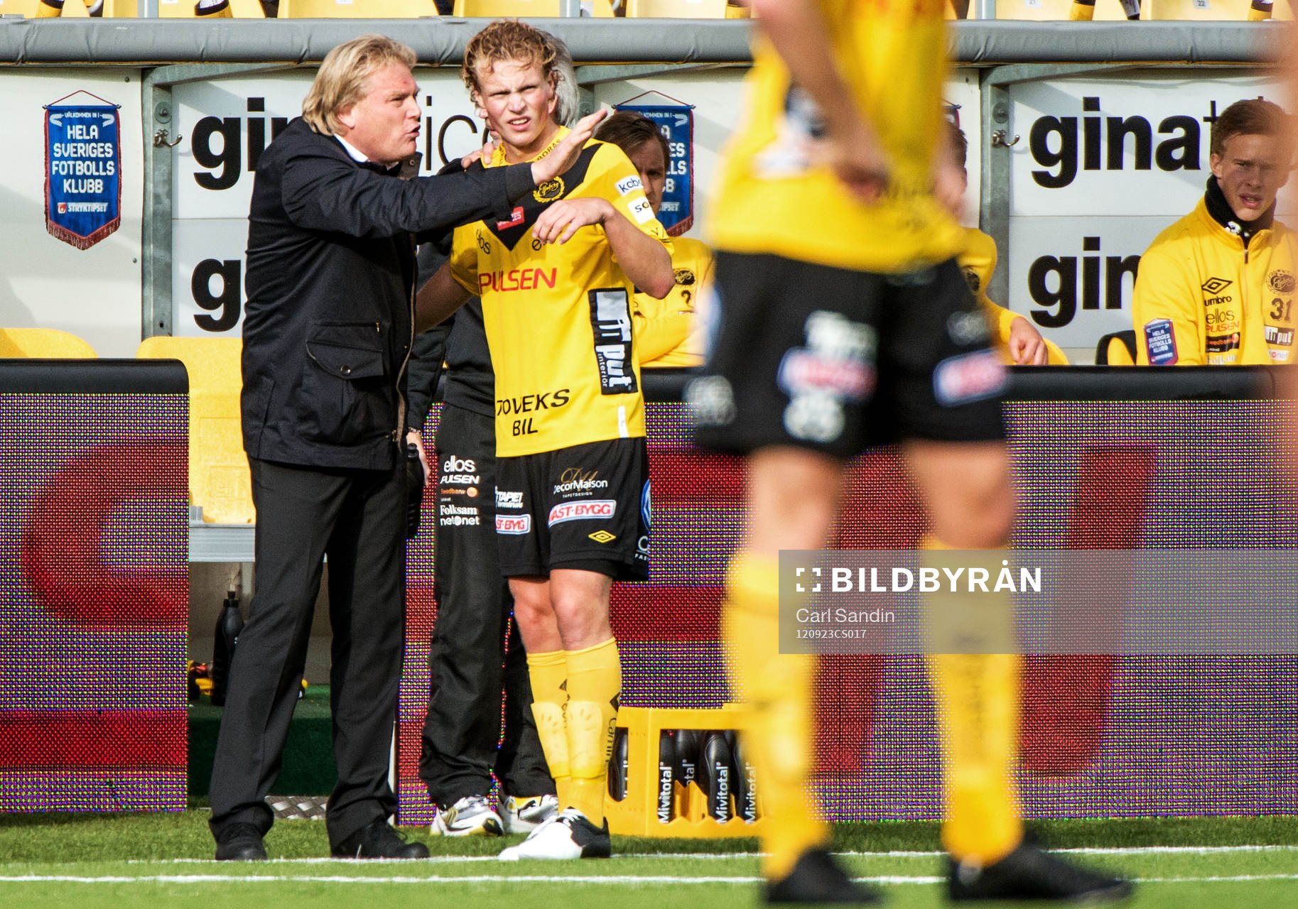 Jörgen Lennartsson, tränare Elfsborg, pratar med Oscar