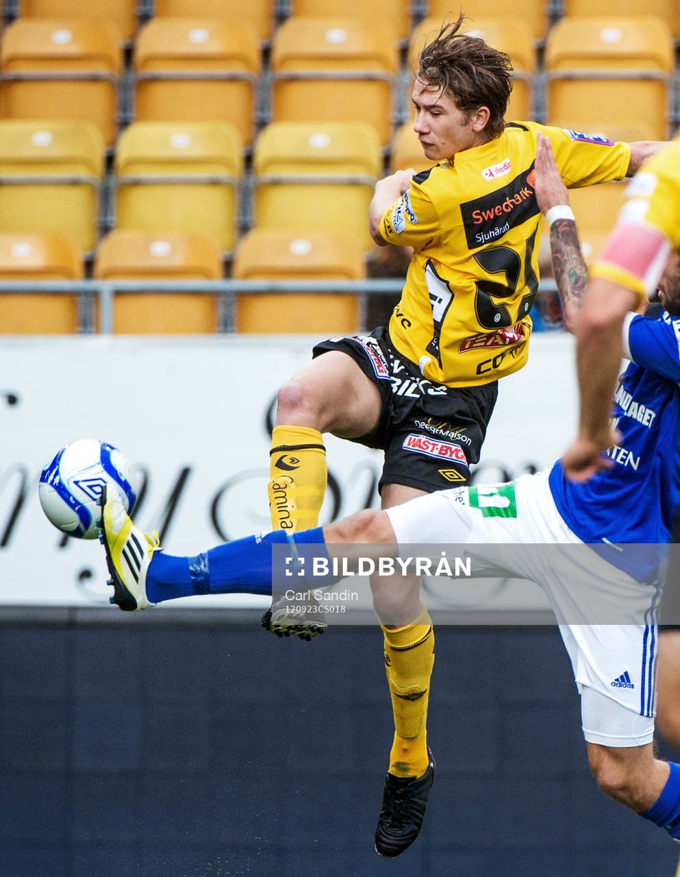 Marcus Rohdén, Elfsborg, skjuter mot mål med täcks undan