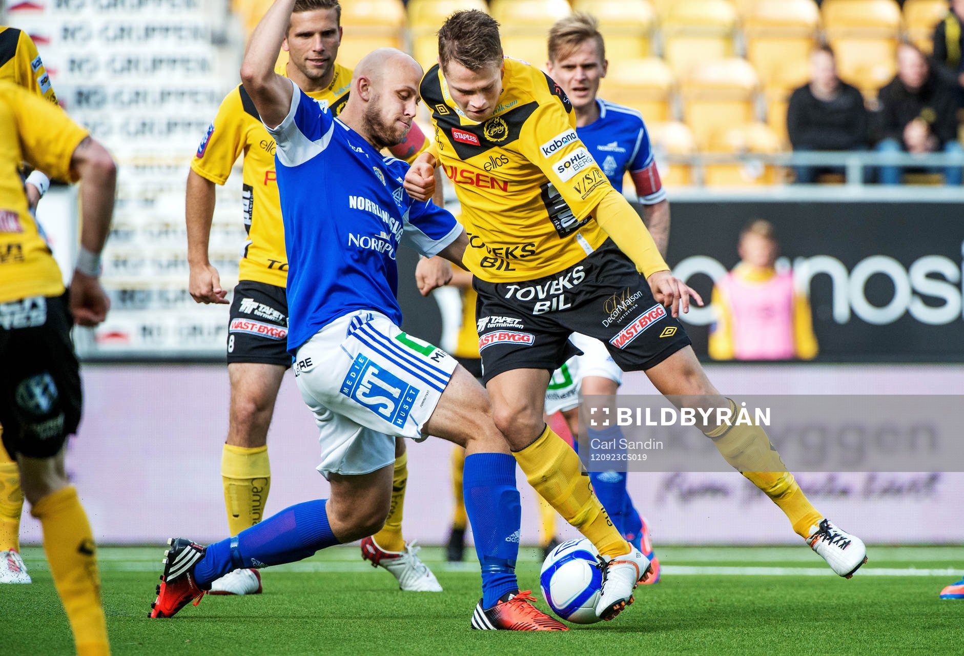 Viktor Claesson, Elfsborg, stoppas av Stefan Ålander, GIF