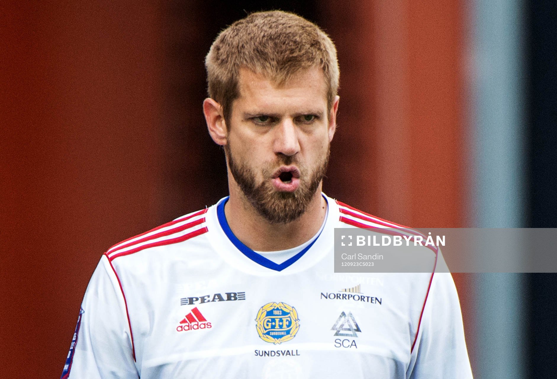 Oscar Berglund, målvakt, GIF Sundsvall, ser sammanbiten ut