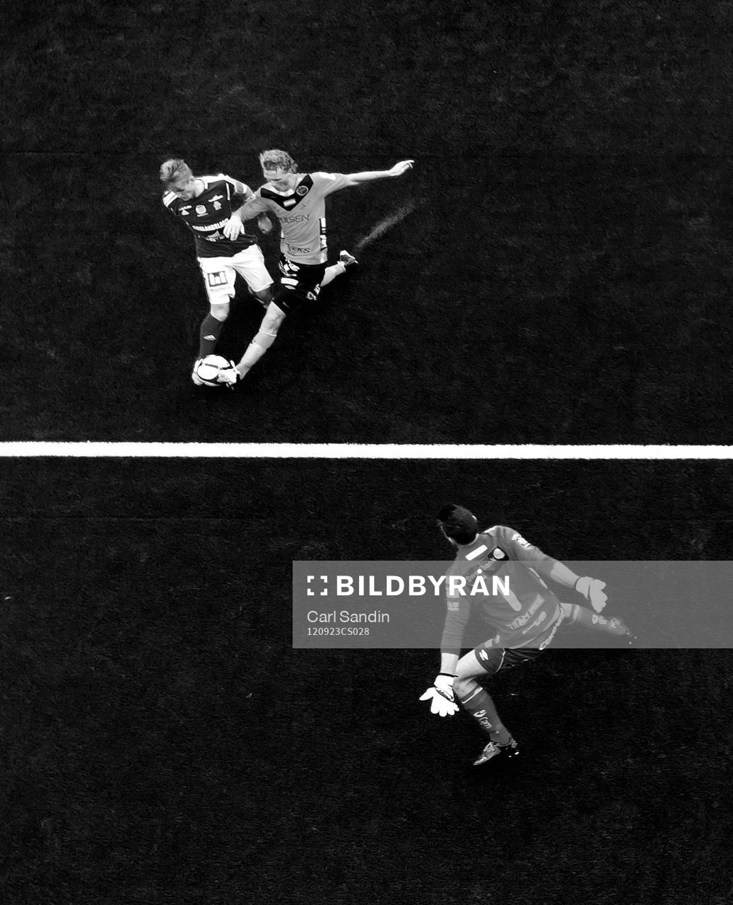 Oscar Hiljemark, Elfsborg, går in och bryter ett anfall
