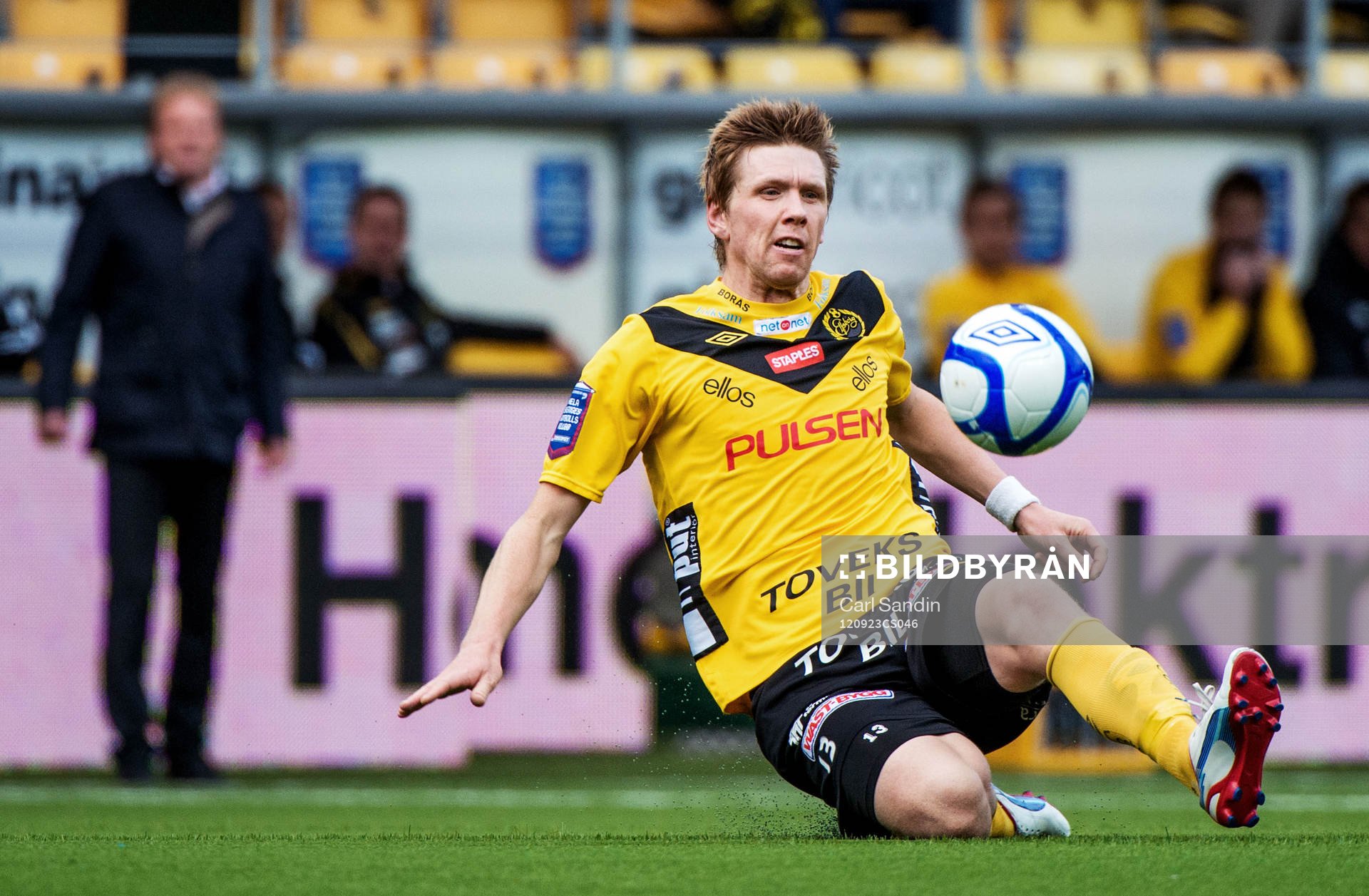 David Elm, Elfsborg, faller när han ska skjuta