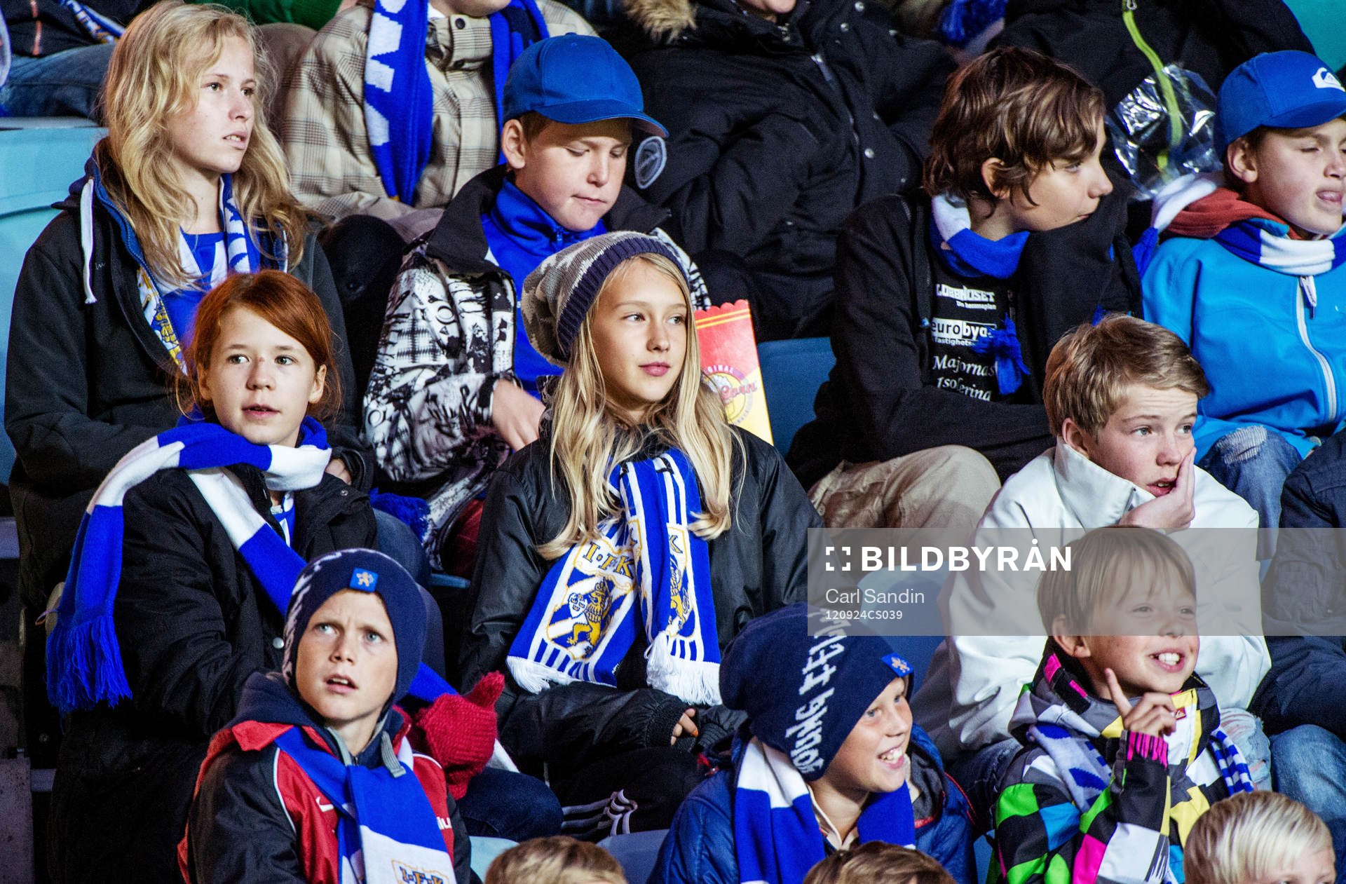 Unga supportrar på läktaren. IFK Göteborg Young Fellows