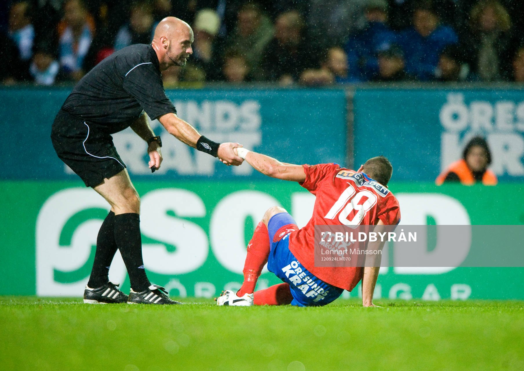 Fair play, Stefan Johannesson, domare, ger Nikola Djurdjic,