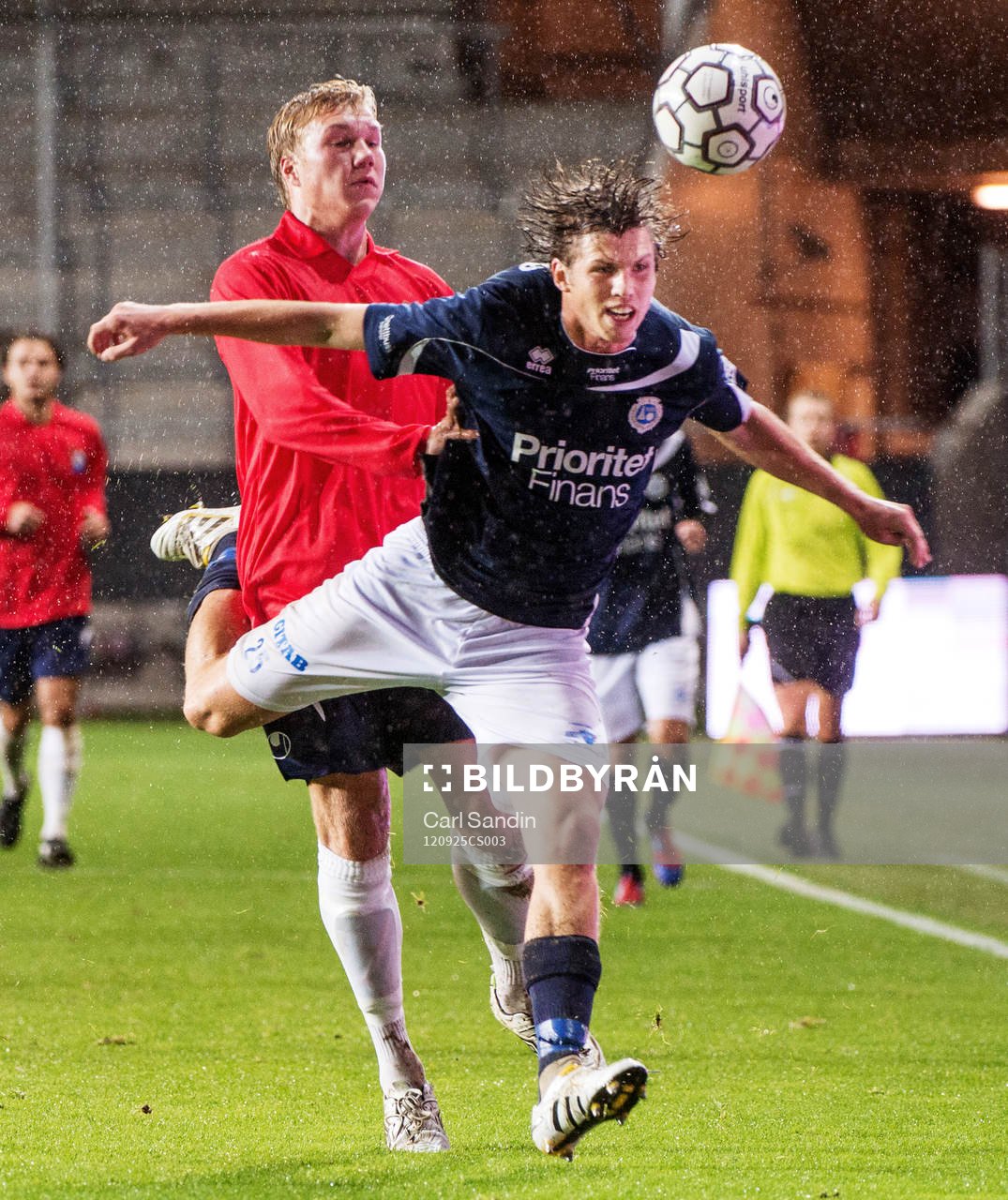 Olof Svensson, Utsikten, nickar undan bollen för Oskar