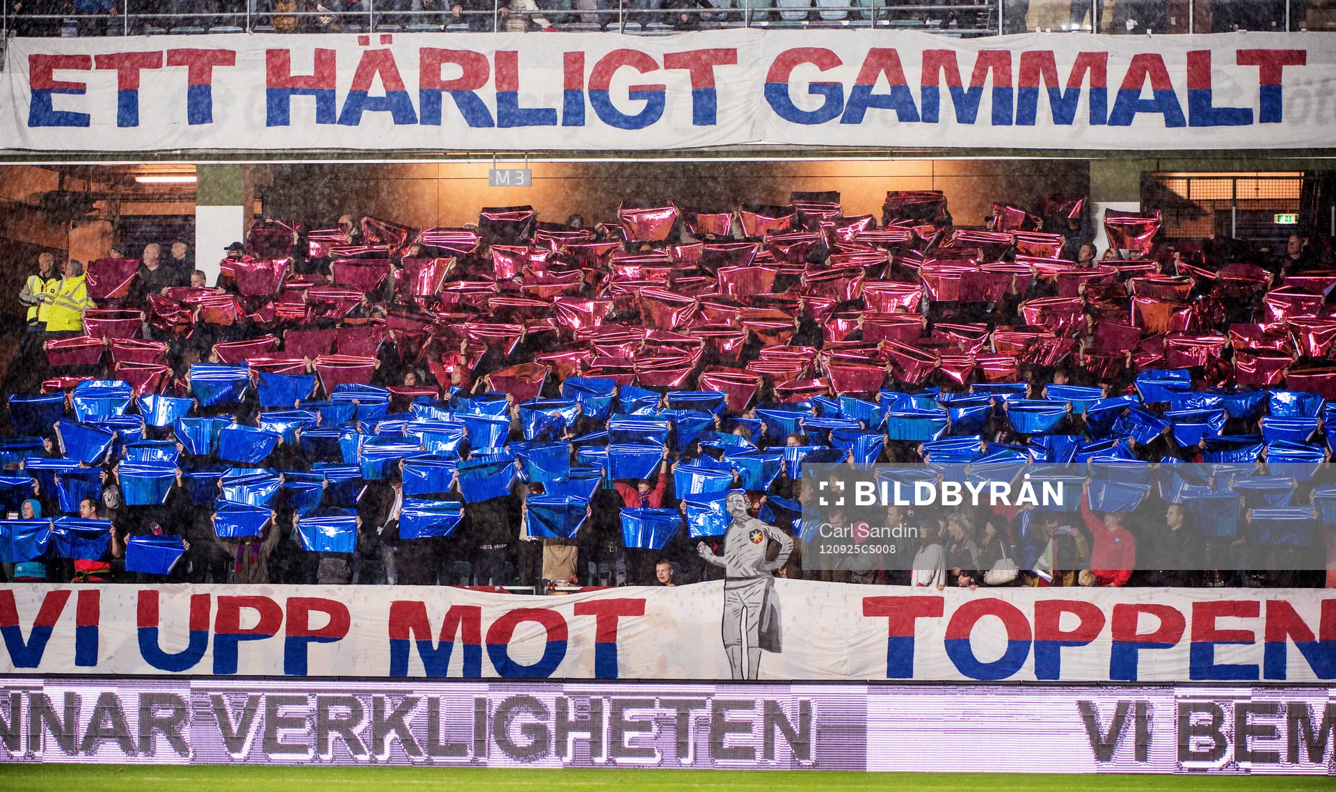 Örgryteklacken har ett tifo innan matchstart