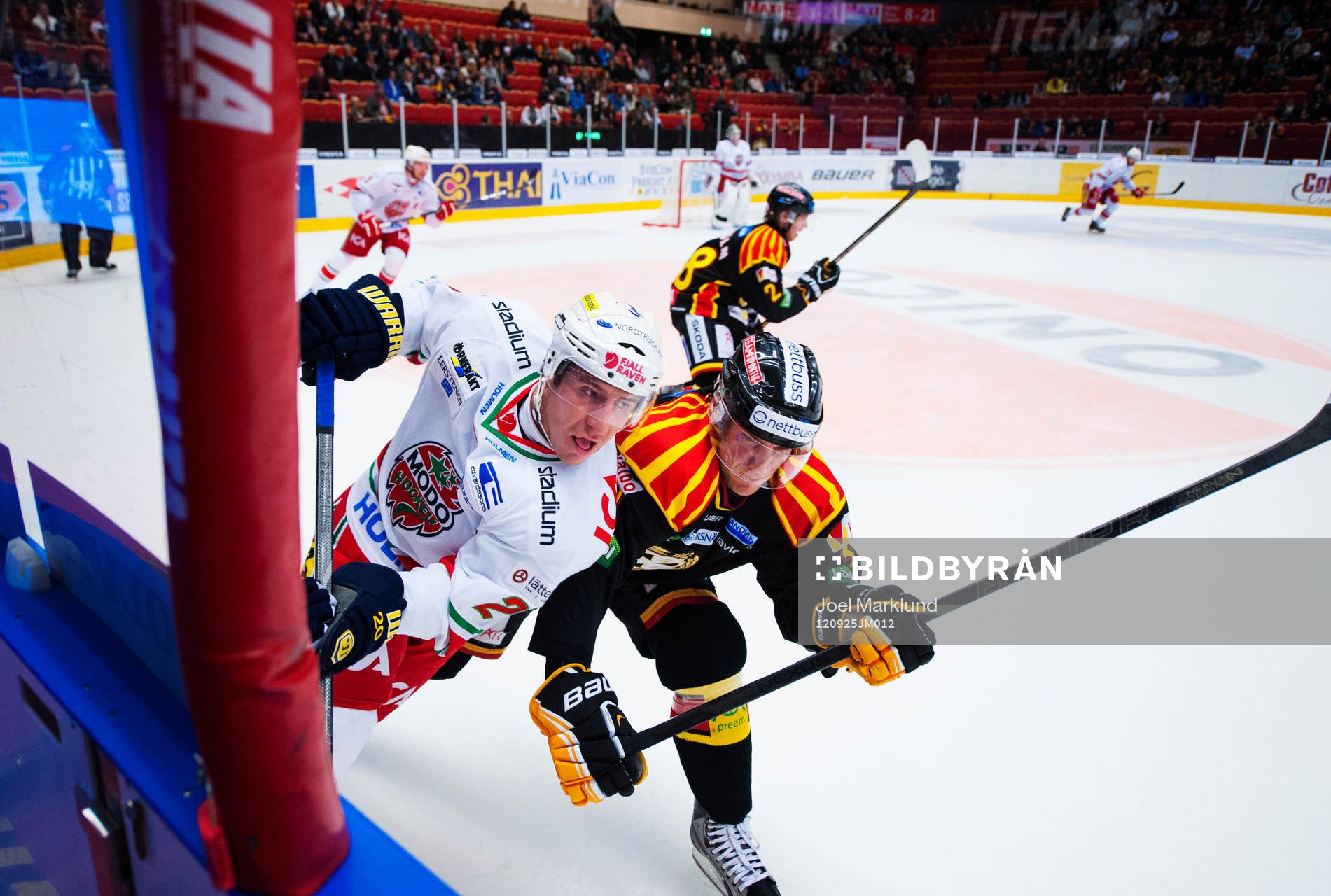 Alexander Steen, Modo, blir tacklad av Jonas Nordquist,