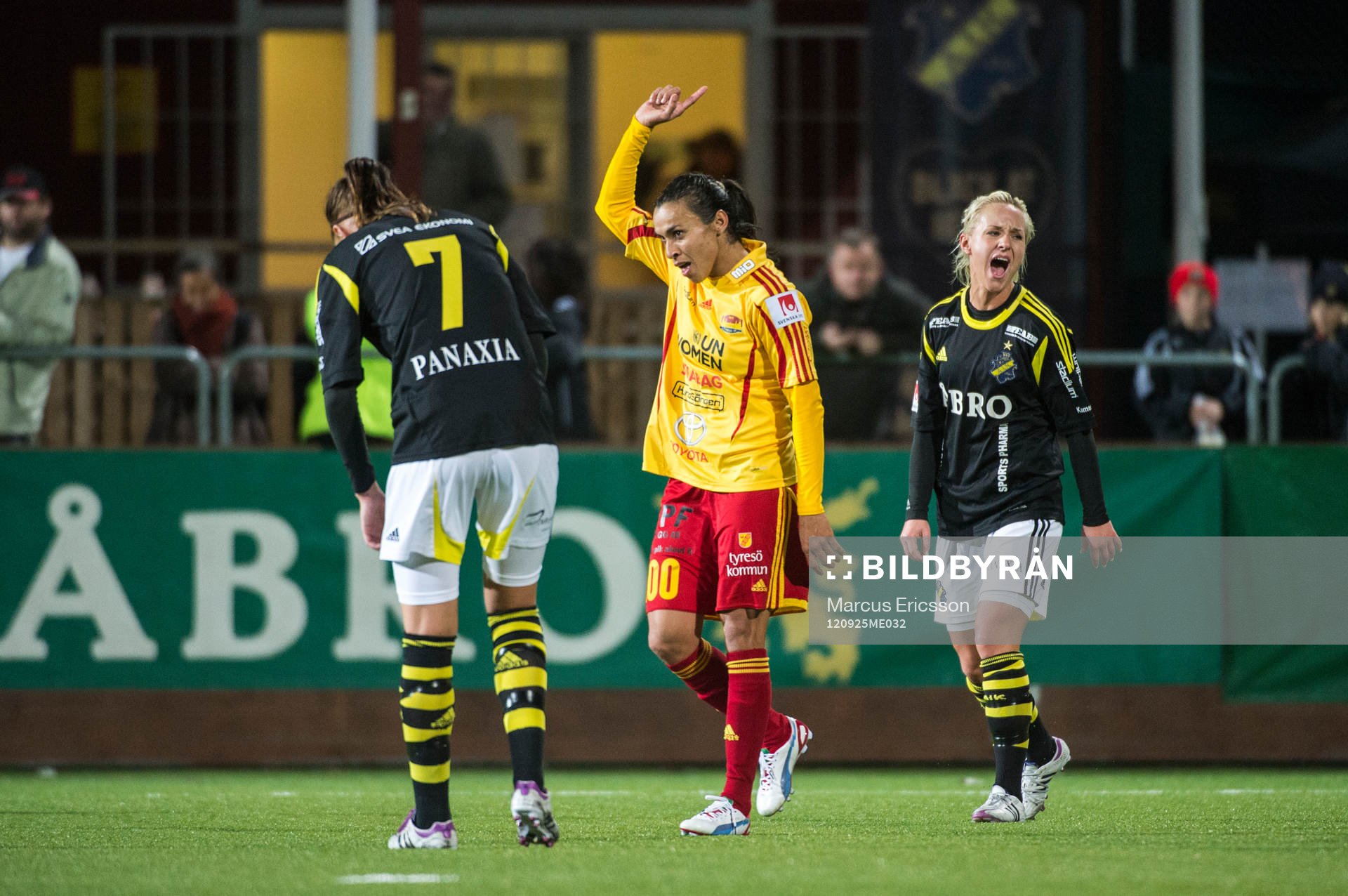 Marta Vieira da Silva, Tyresö jublar