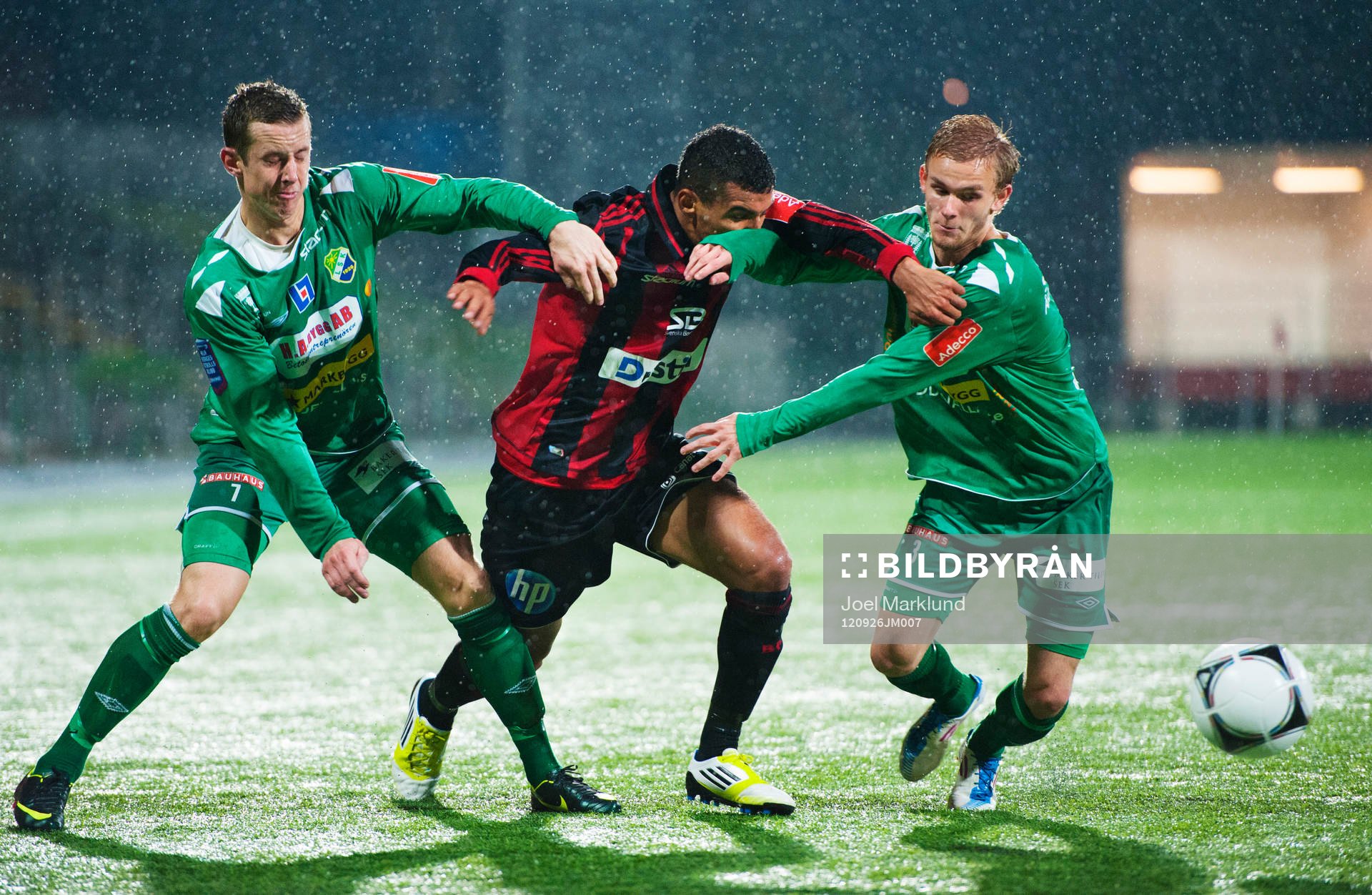 Nabil Bahoui, Brommapojkarna, stoppas av Robert Bagger och