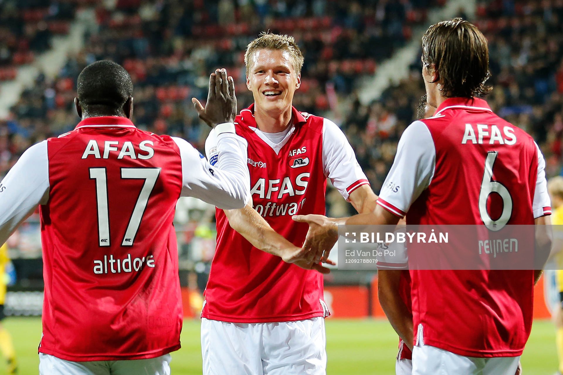 Jozy Altidore, Etienne Reijnen gratulerar Viktor Elm, Az