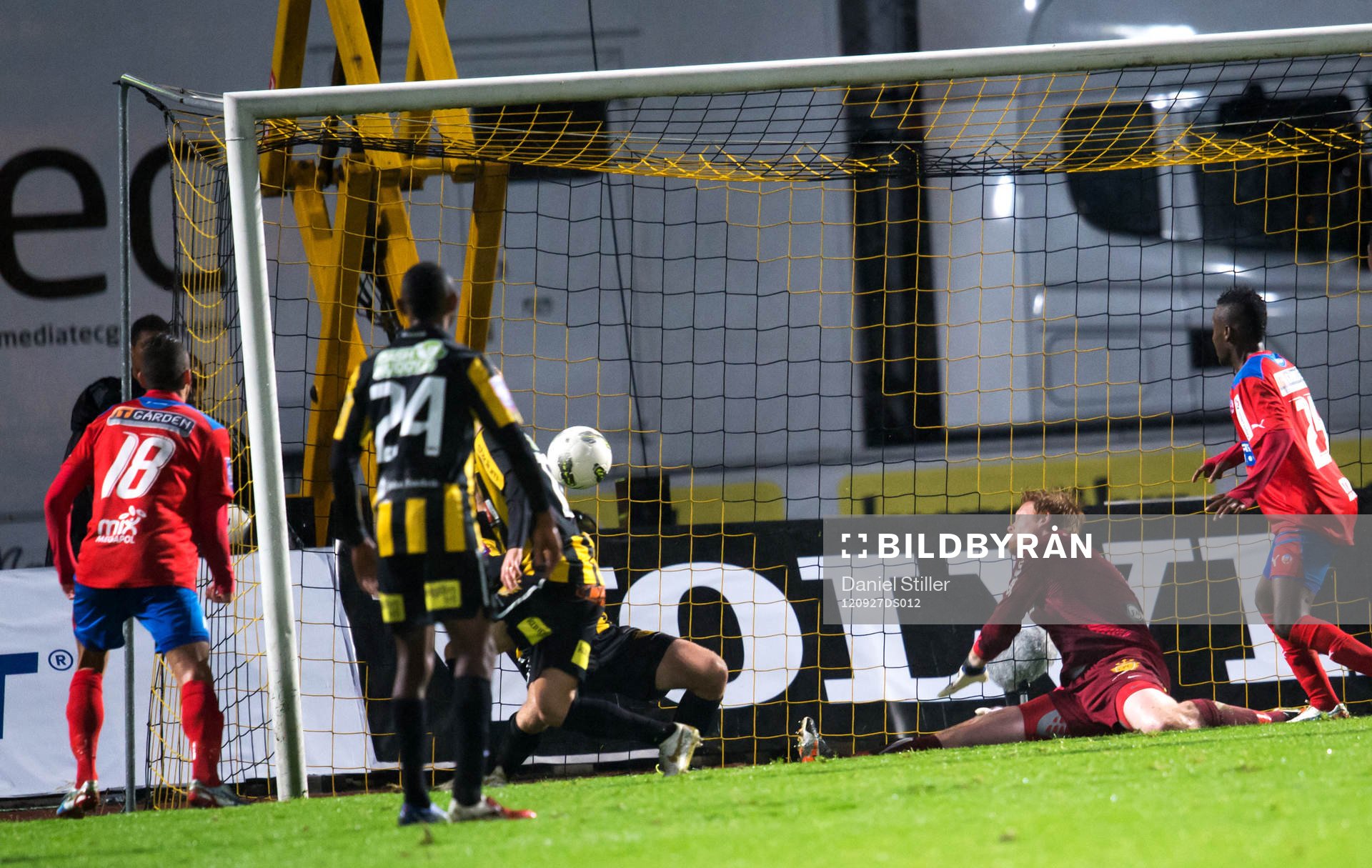 Nikola Djurdjic, Helsingborg, gör 2-2 bakom Christoffer
