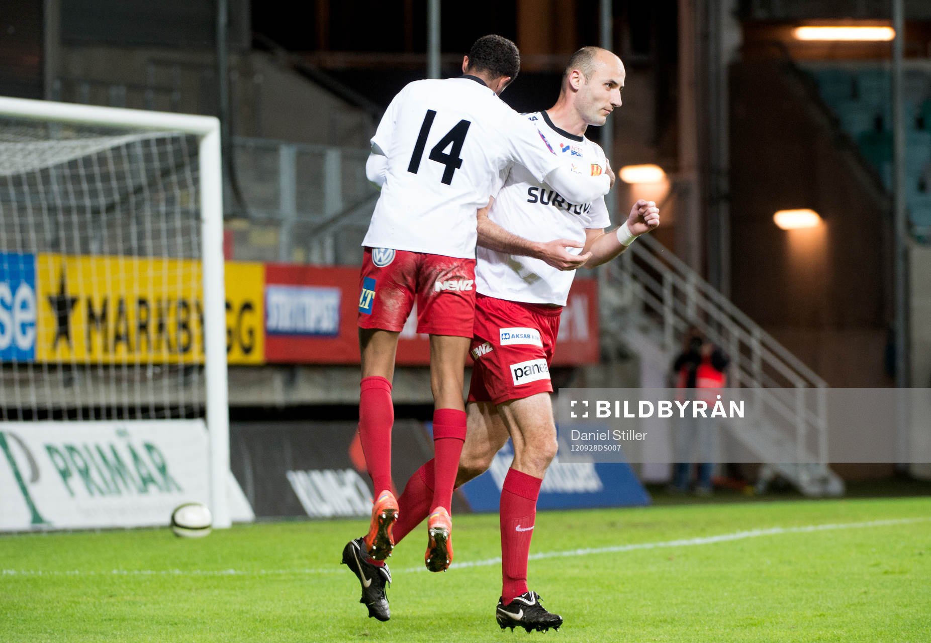 Dinko Felic, Syrianska, gör 1-3 och klappas om av Yussuf
