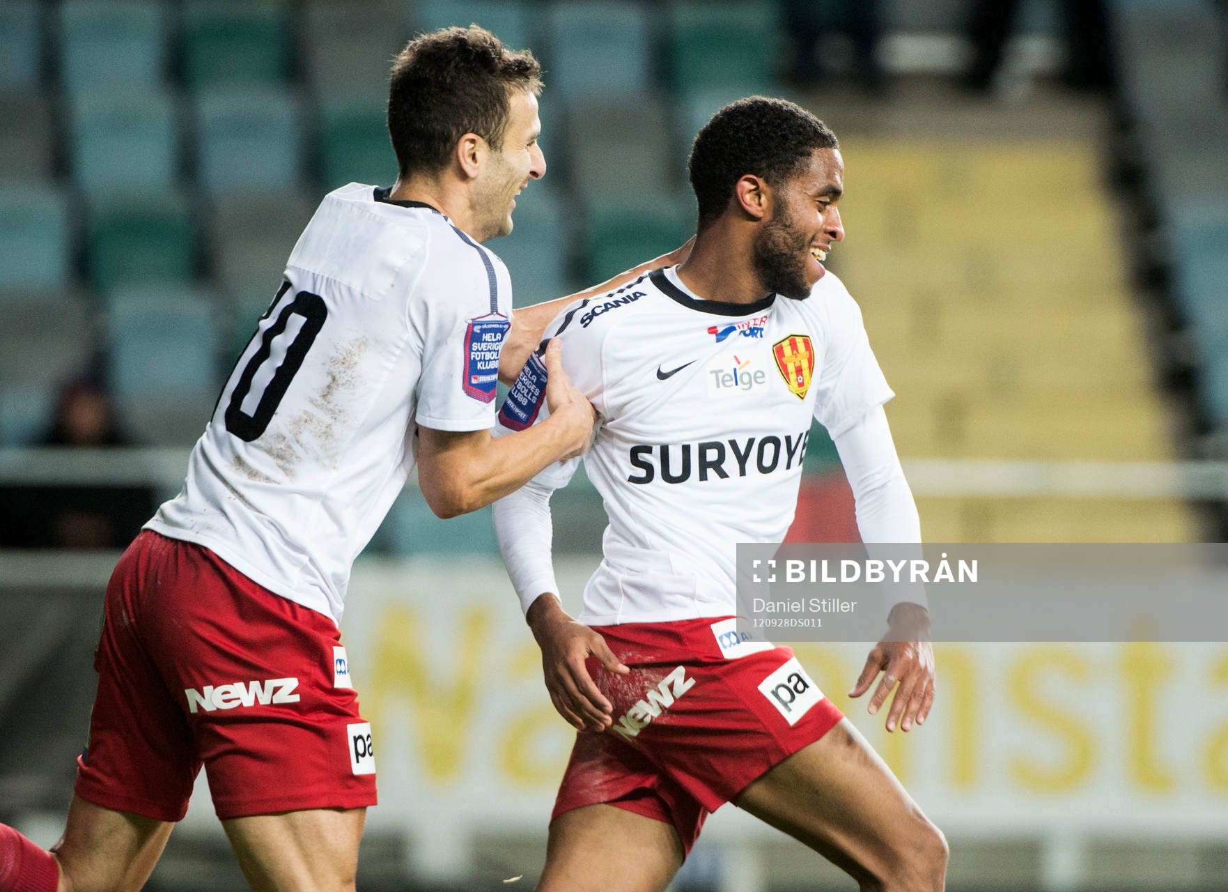 Yussuf Saleh, Syrianska, gör 1-4 och klappas om av Sharbel