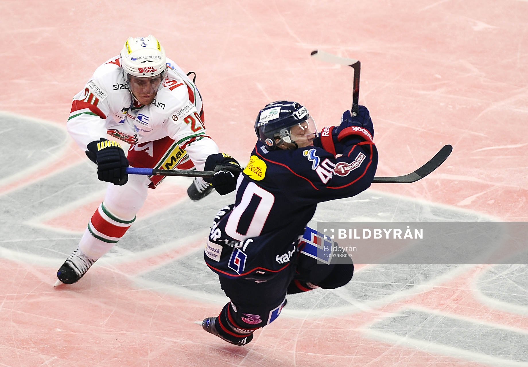 Andreas Steen i Modo stoppar Pär Arlbrandt i Linköping