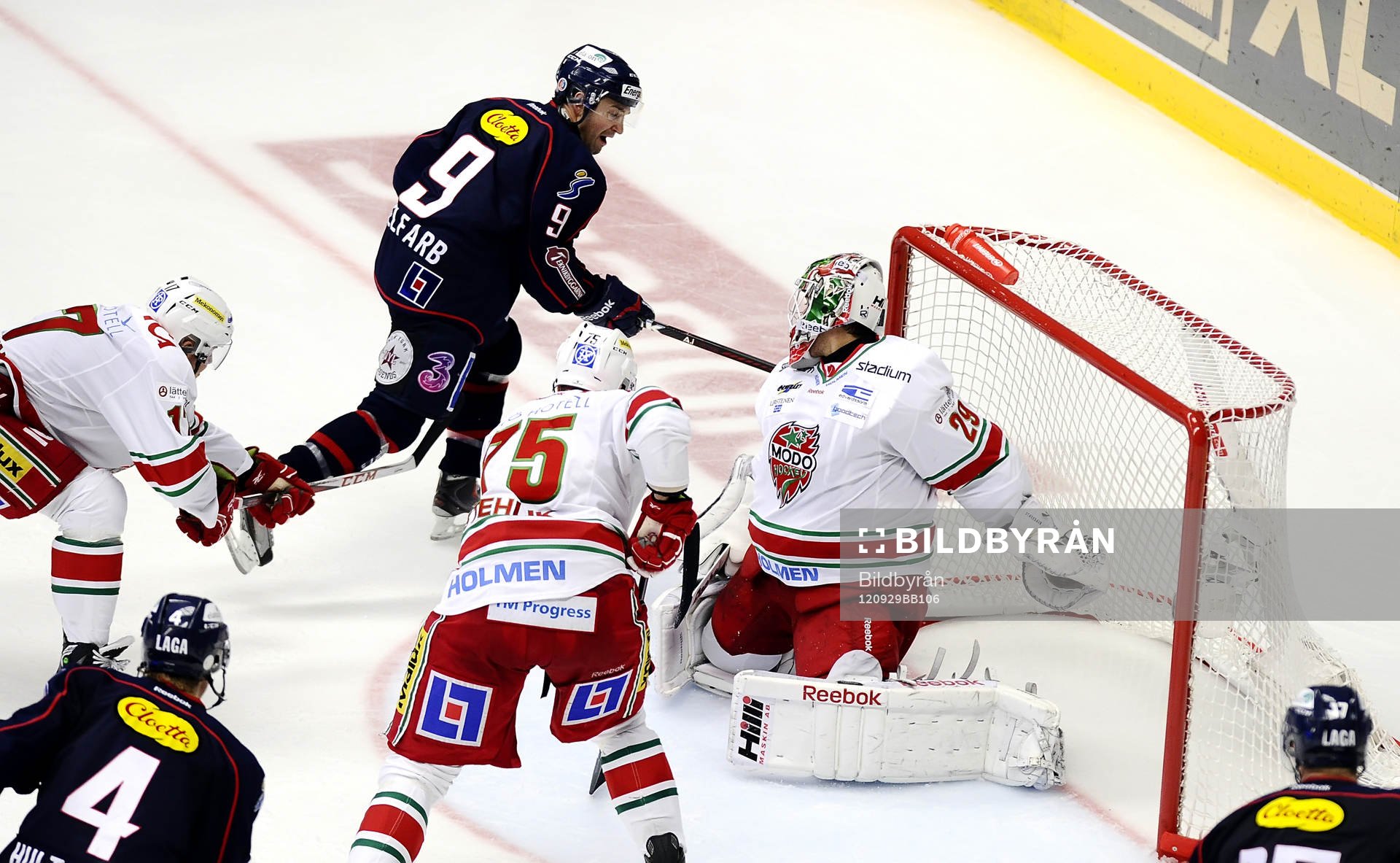 Eric Himelfarb LHC gör 3-2 bakom modos målvakt Bernard