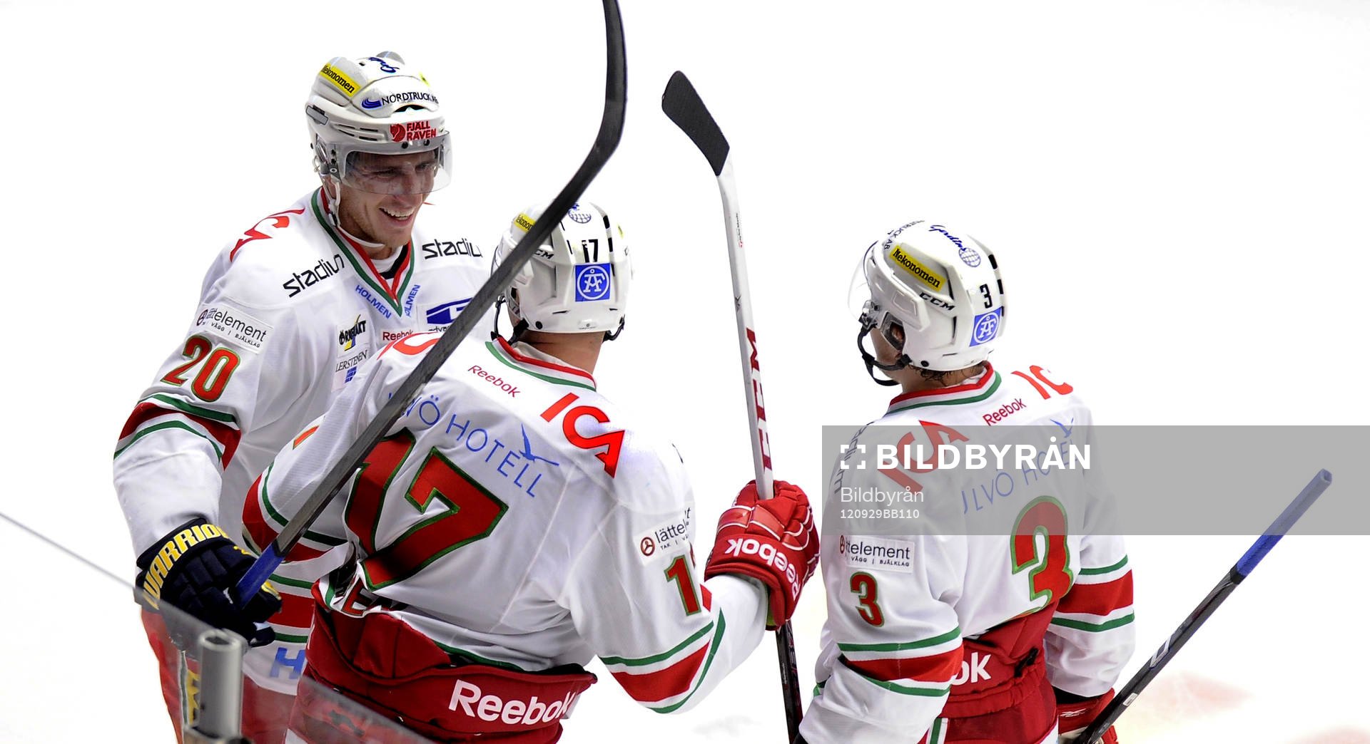 20 Alexander Steen grattar nummer 17  Morten MAddsen till