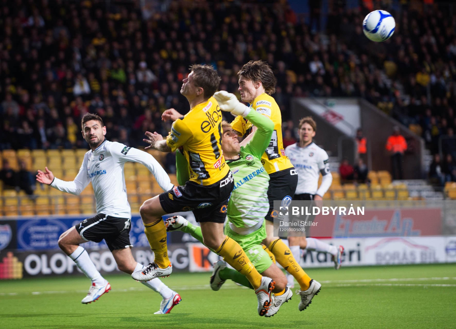 Oscar Hiljemark, Elfsborg, får en smäll av Tomer