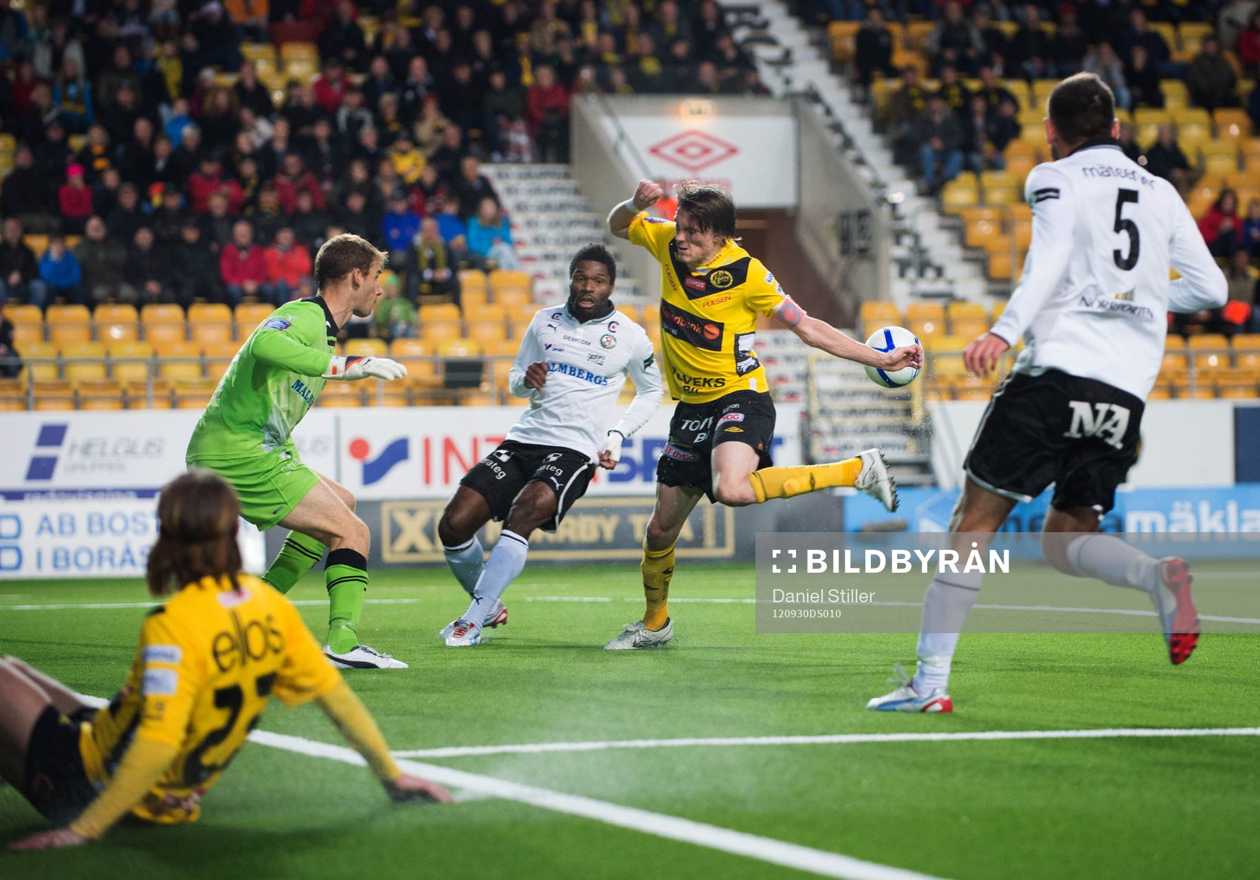 Lasse Nilsson, Elfsborg, missar ett inspel från Niklas Hult