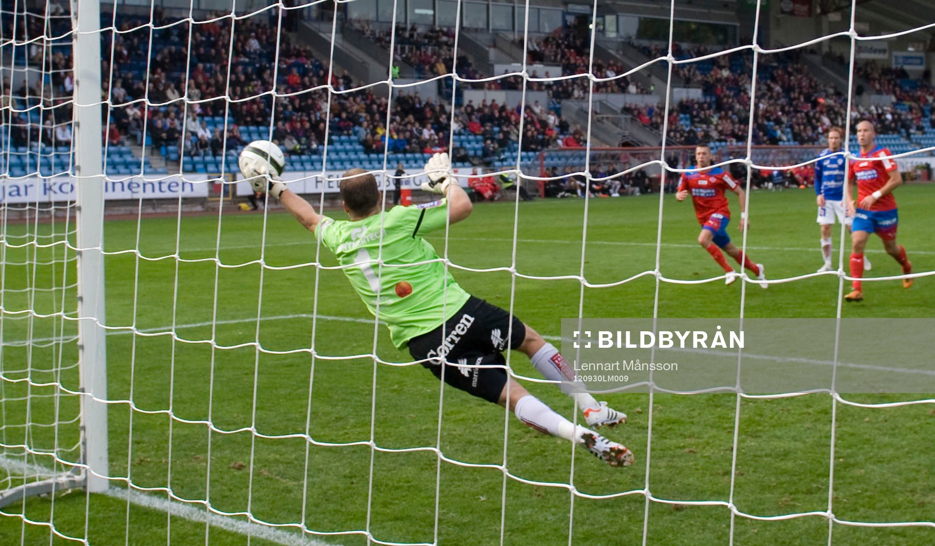 Henrik Gustavsson, målvakt, Åtvidaberg, räddar en