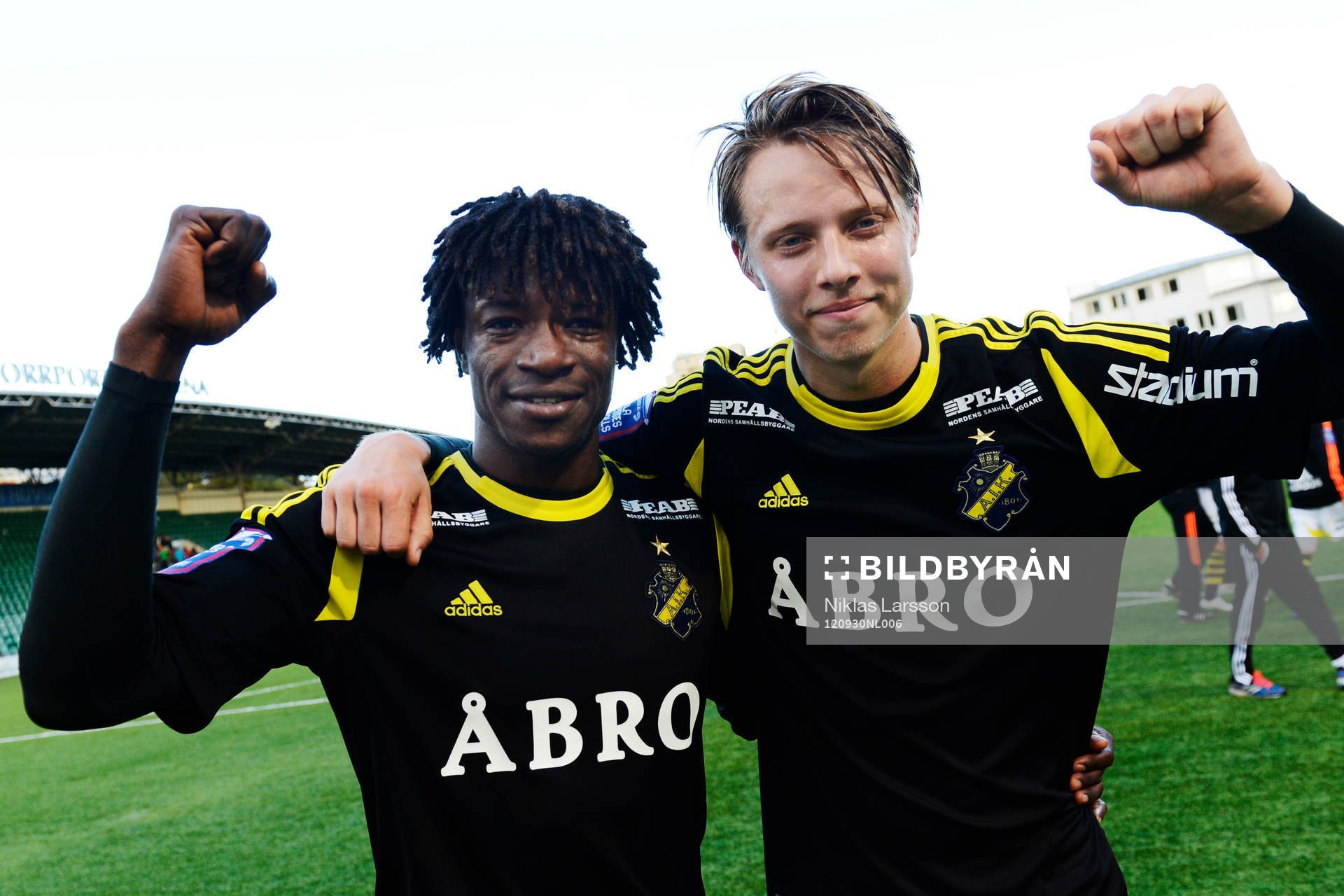 Fotboll, Allsvenskan, Gif Sundsvall - AIK: Mohamed Bangura och Viktor Lundberg. AIK, jublar efter matchen