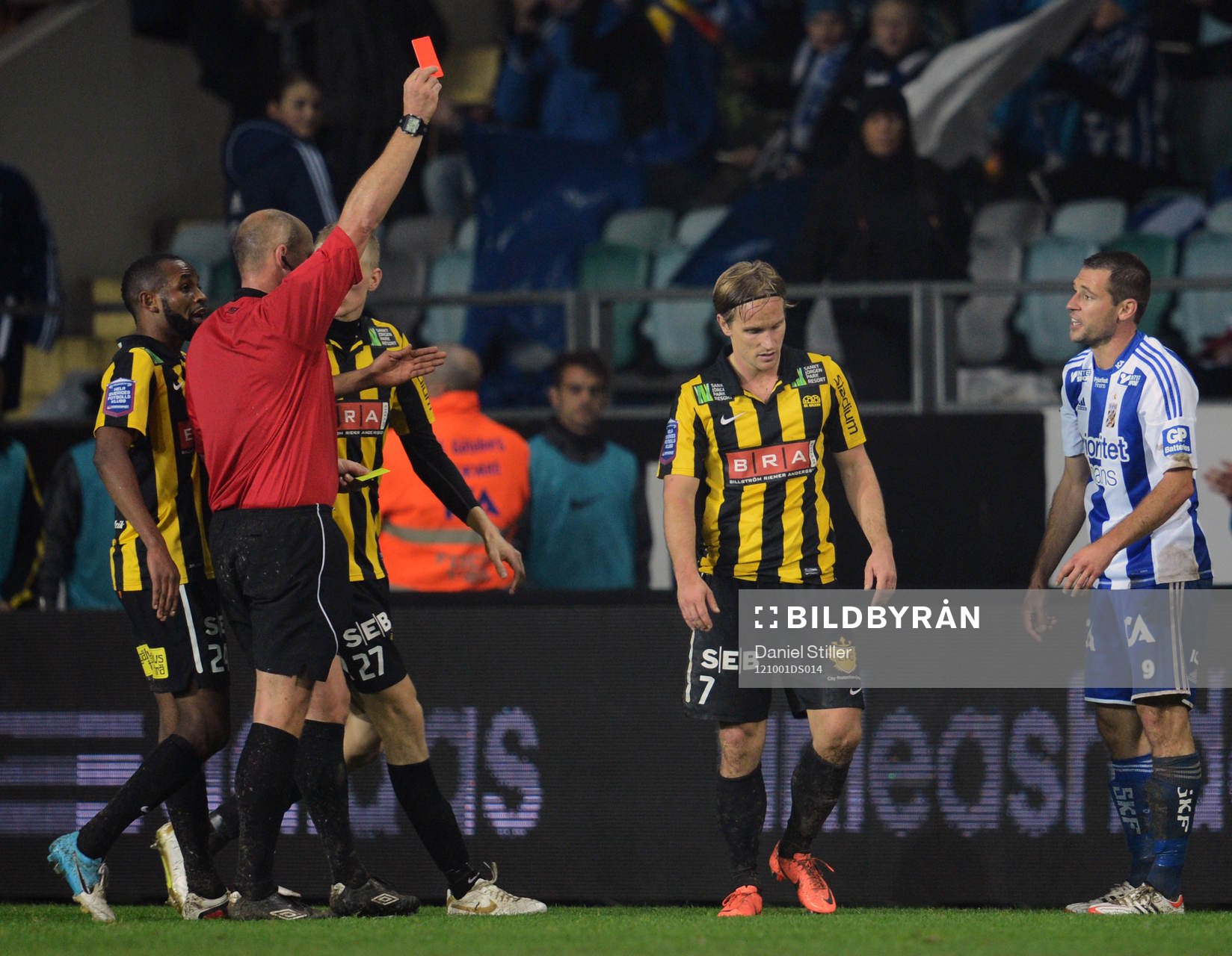 Jonas Bjurström, Häcken får sitt andra gula kort och