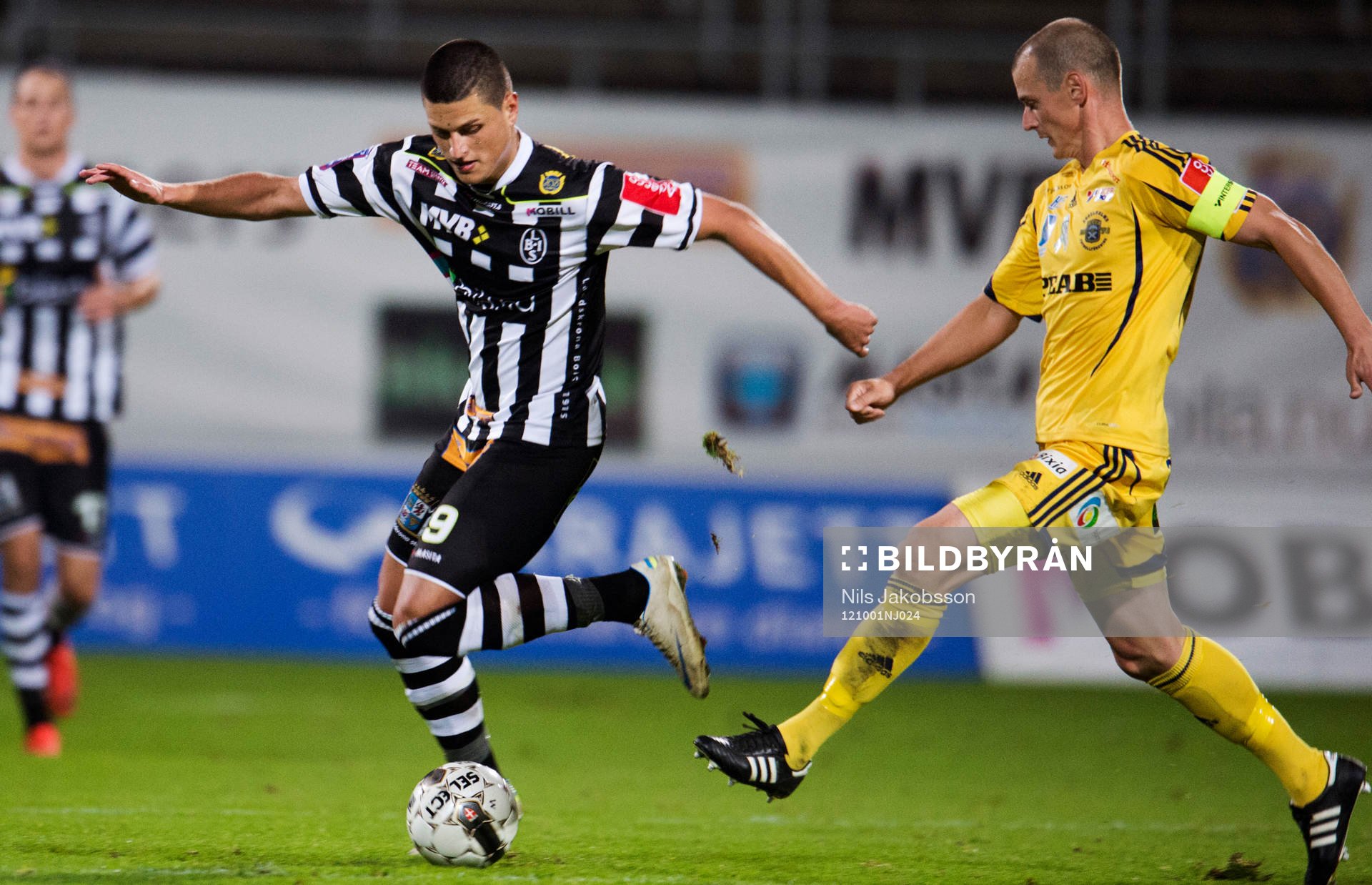 Fotboll, superettan, Landskrona - Ängelholm: Luka Mijaljevic, Landskrona, Jakob Augustsson, Ängelholm.
