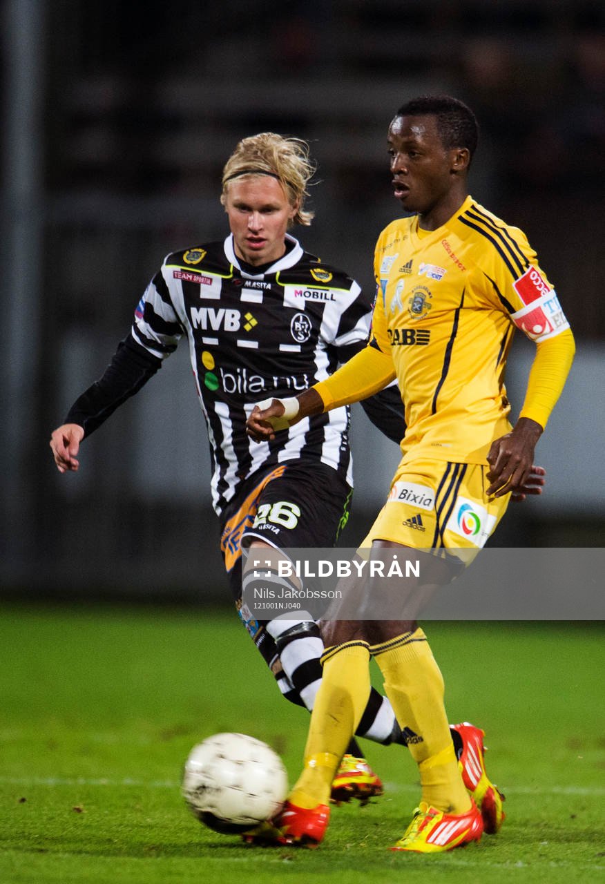 Fotboll, superettan, Landskrona - Ängelholm: Mathias Andersson, Landskrona, Ayinko Monday Samuel, Ängelholm.