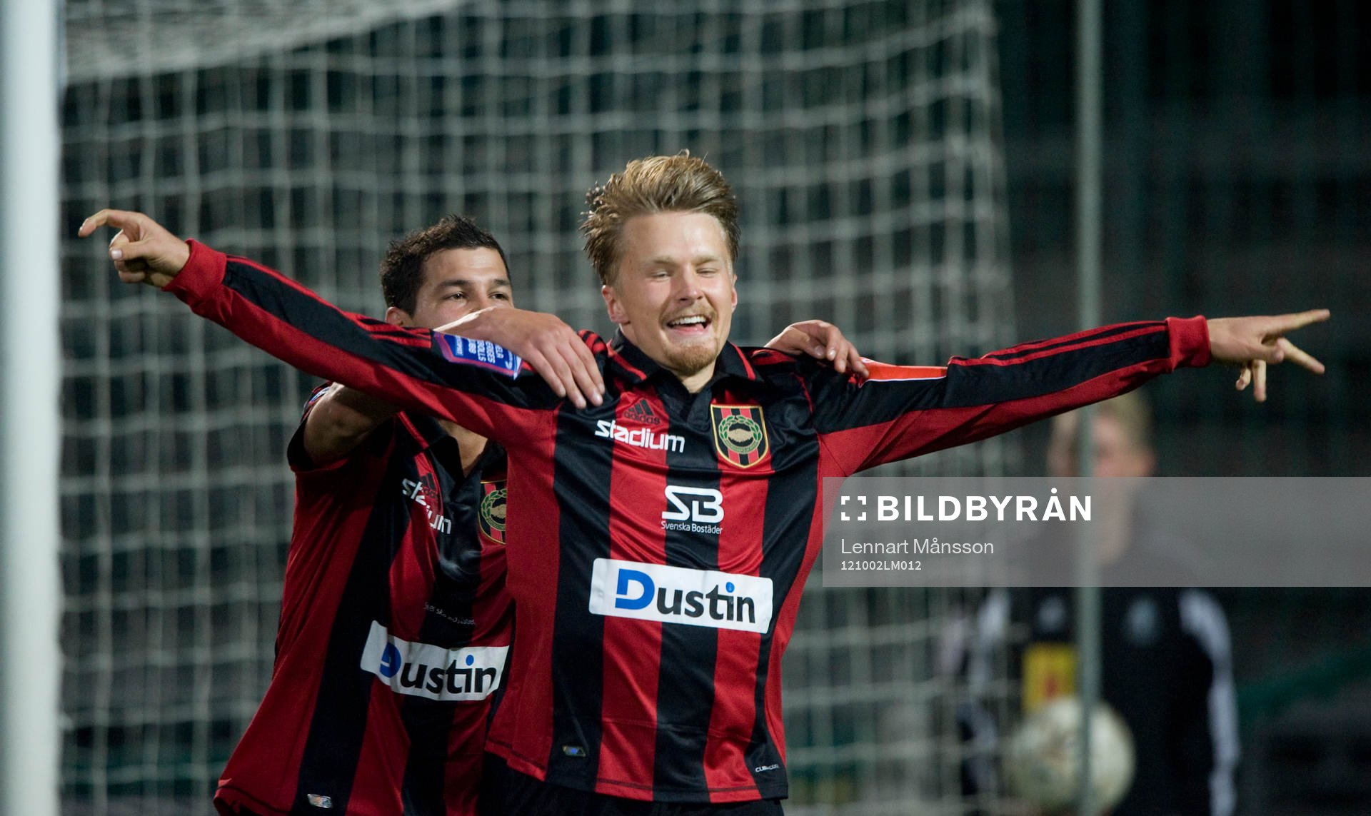 0-3, Jacob Une Larsson, Brommapojkarna, som grattas av