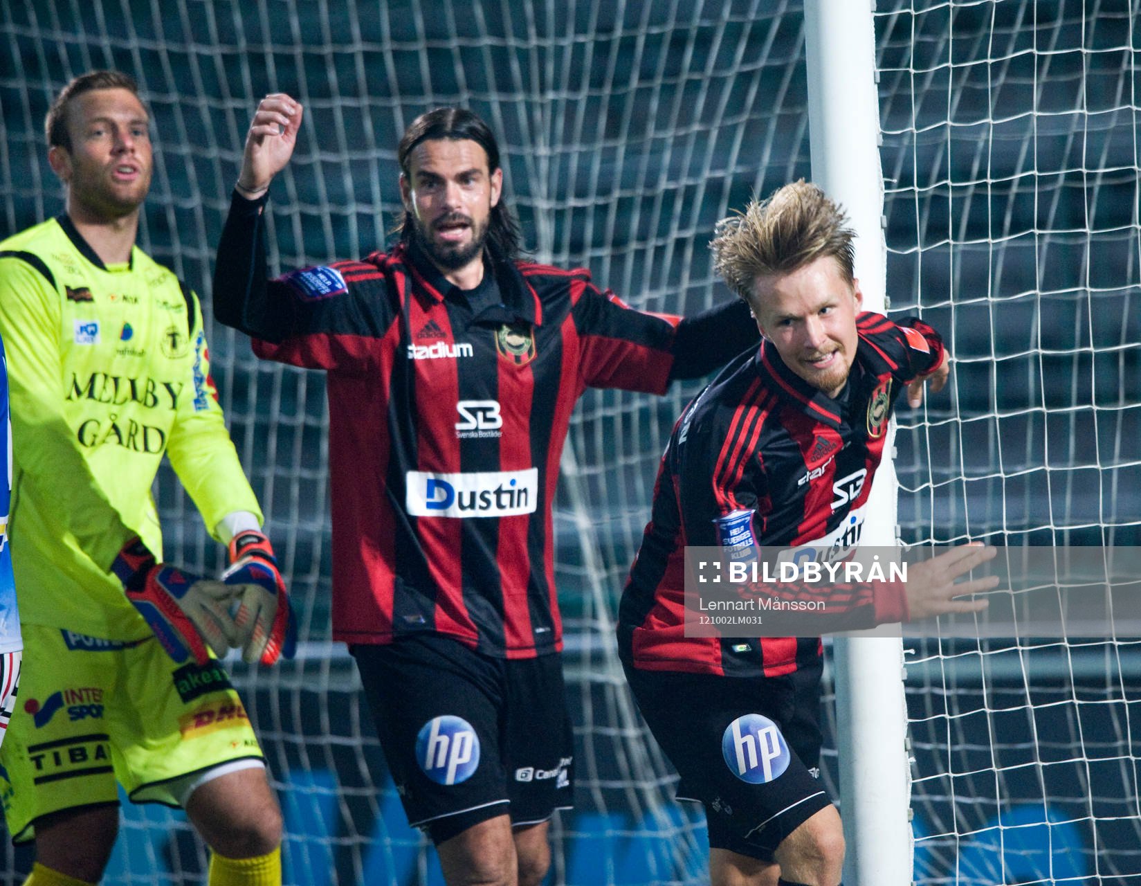 0-3, Jacob Une Larsson, Brommapojkarna, som grattas av