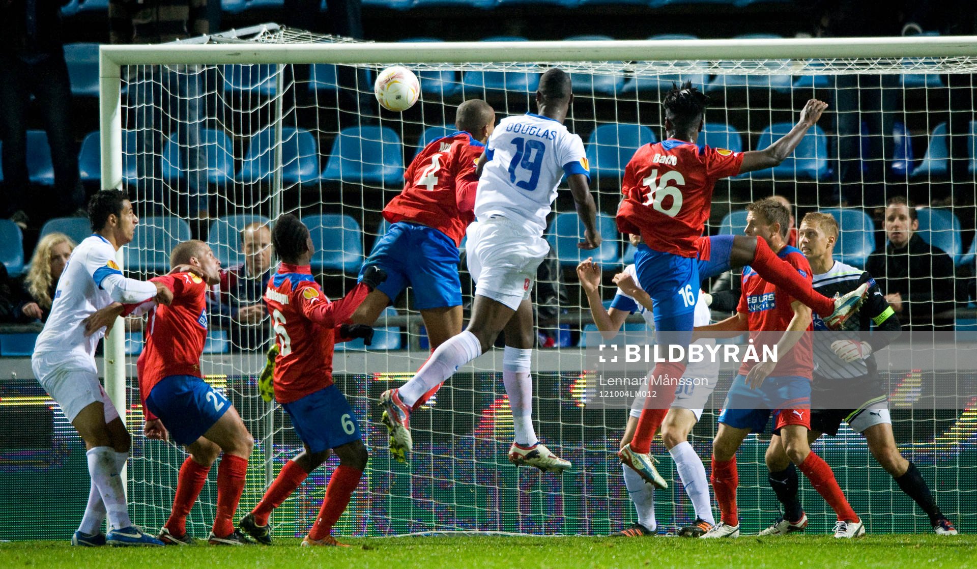 2-2, Douglas, Twente, reducerar med en nick
