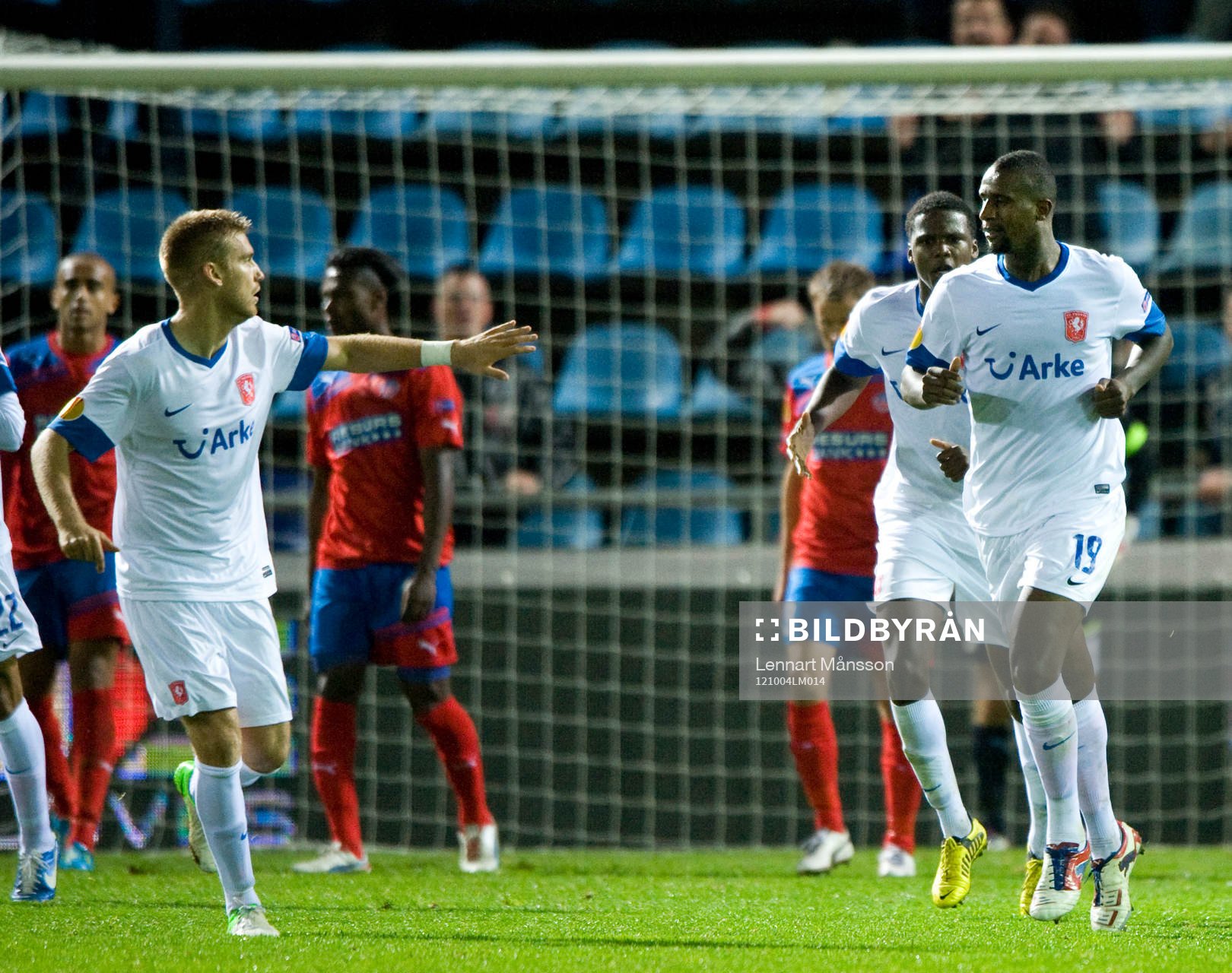 2-2, Douglas, Twente, reducerar med en nick, grattas av