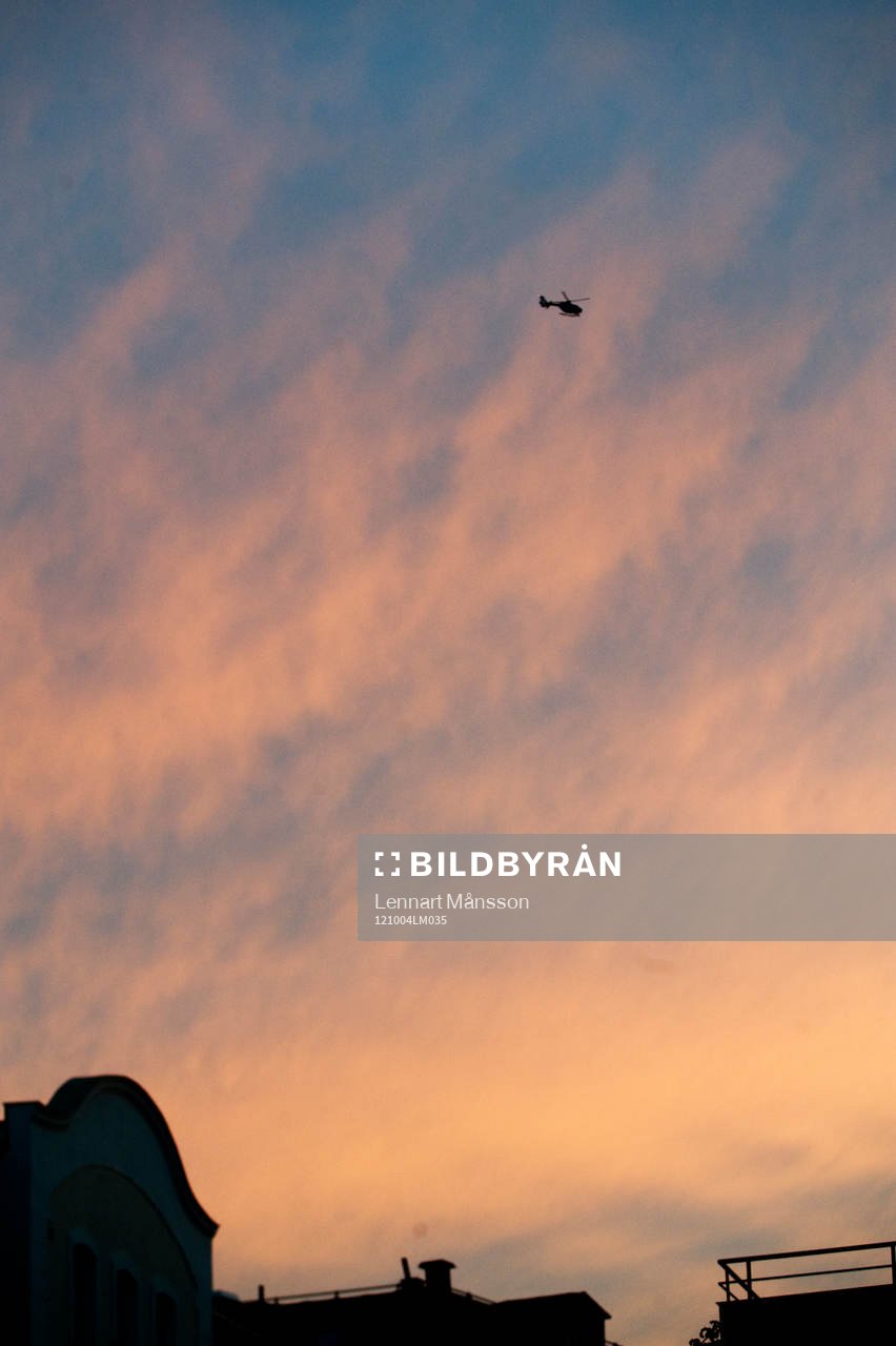 Helikopter, polishelikopter över Helsingborg, himmel