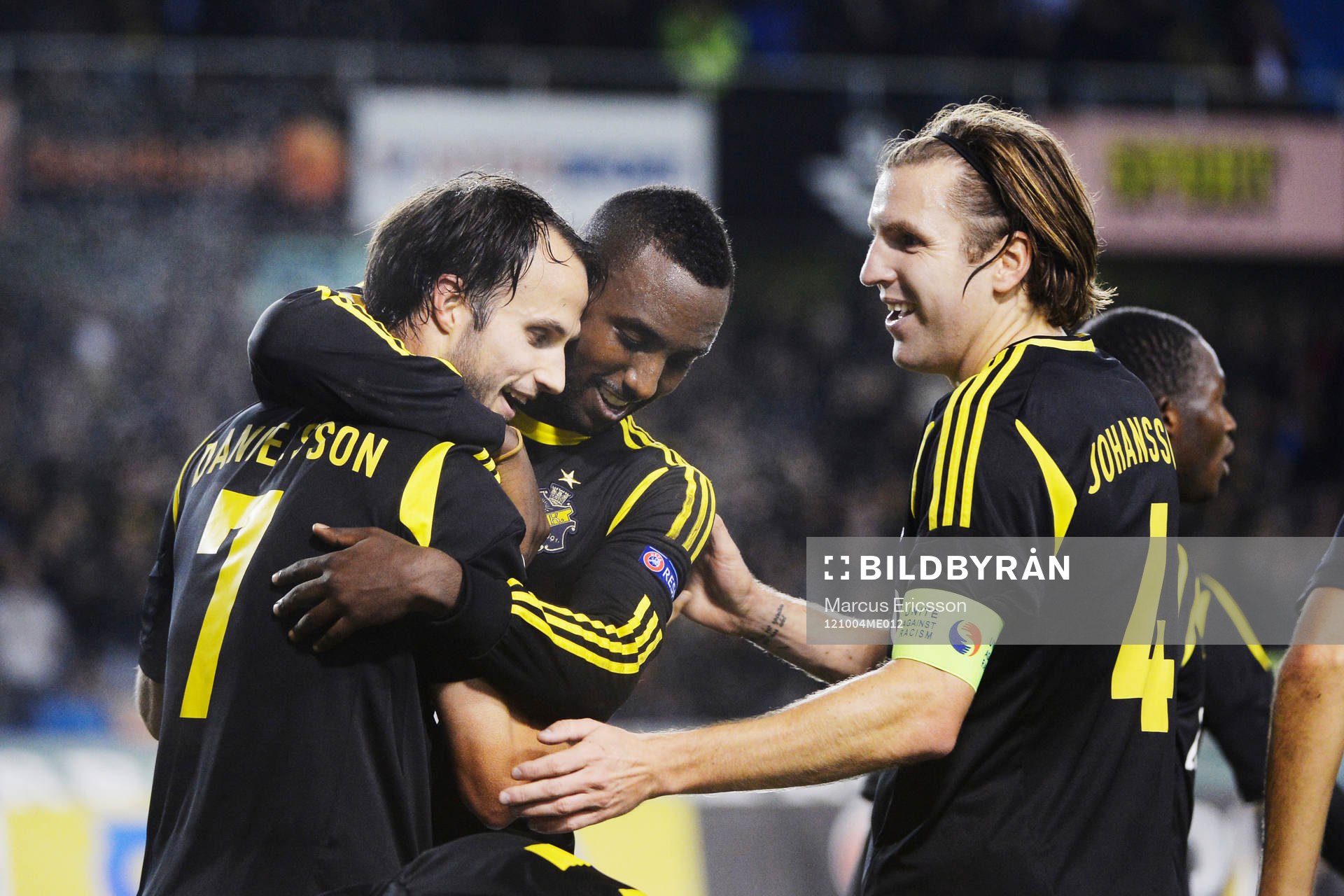  Helgi Danielsson, Henok Goitom och Nils-Eric Johansson, AIK, jubel efter 2-1