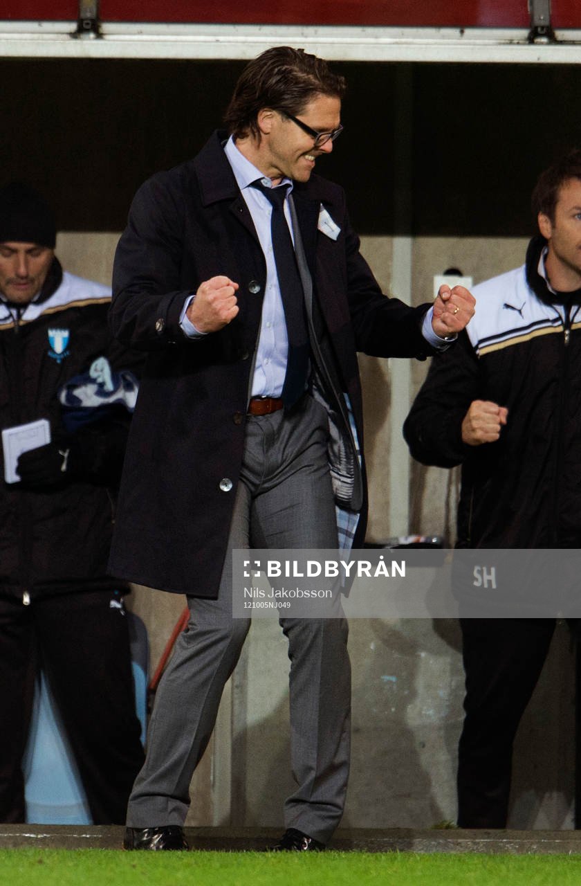 Rikard Norling, tränare Malmö FF jublar vid slutsignal