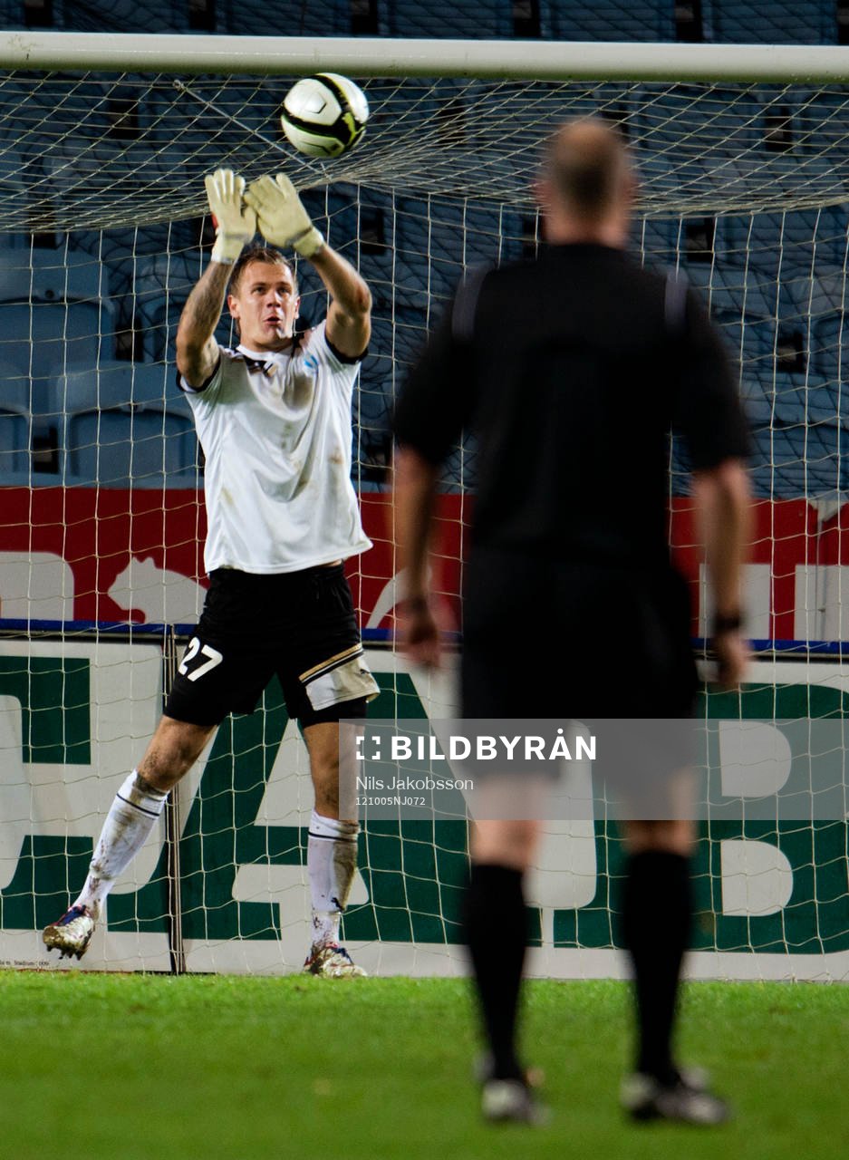 Johan Dahlin, målvakt, Malmö FF tippar bollen över ribban