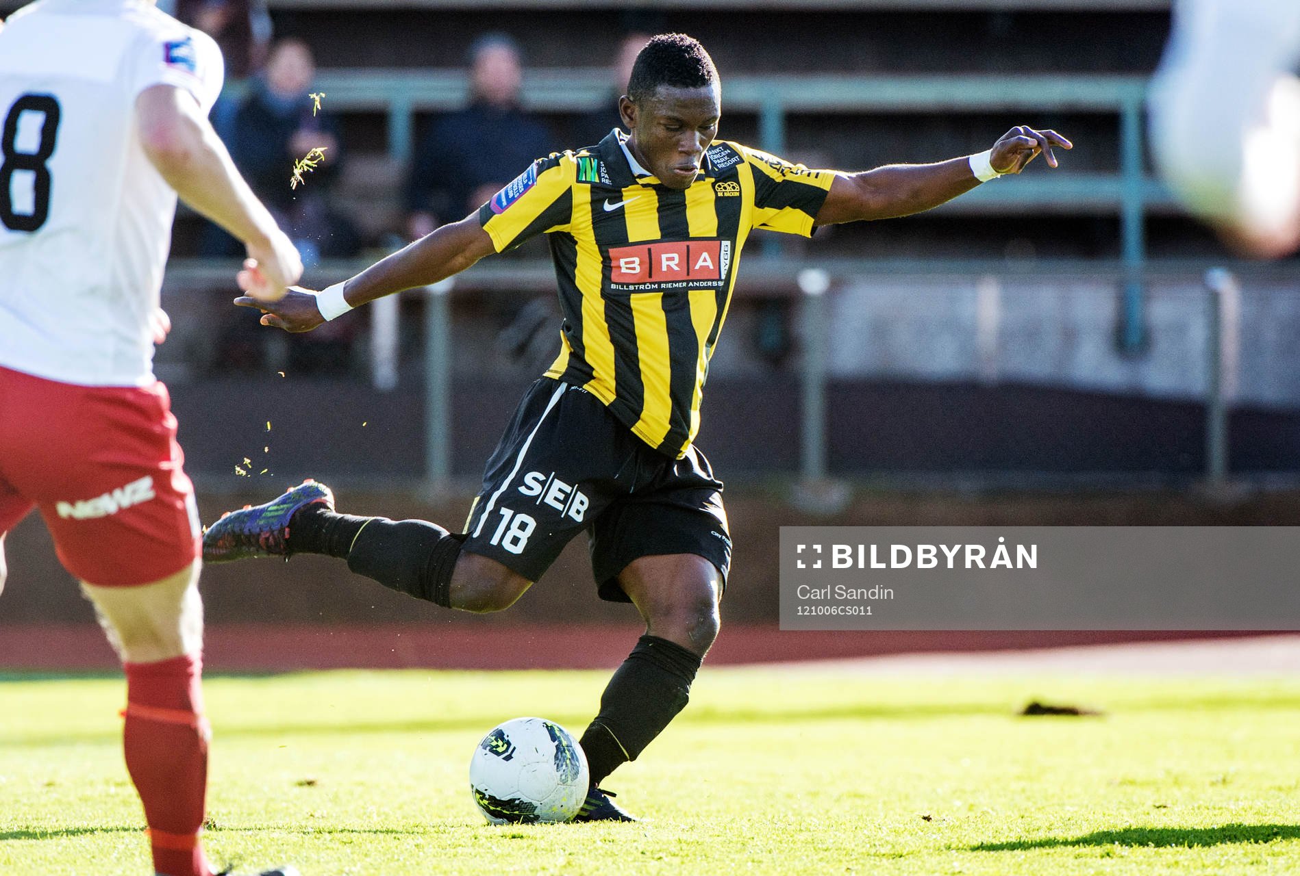 Waris Majeed, Häcken, skjuter mot mål