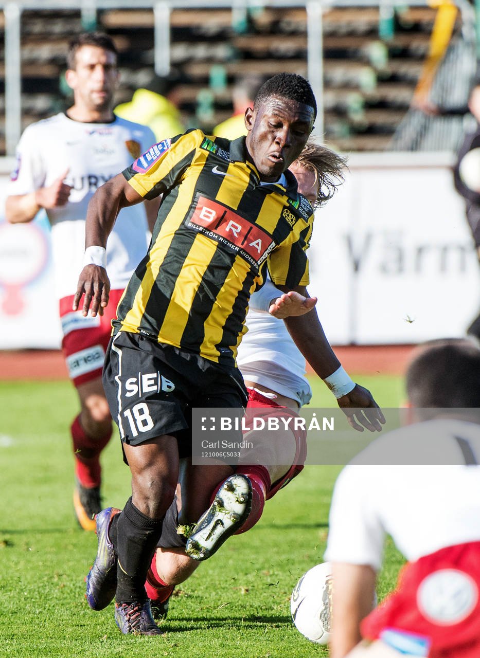 Waris Majeed, Häcken, fälls av Anders Bååth, Syrianska,