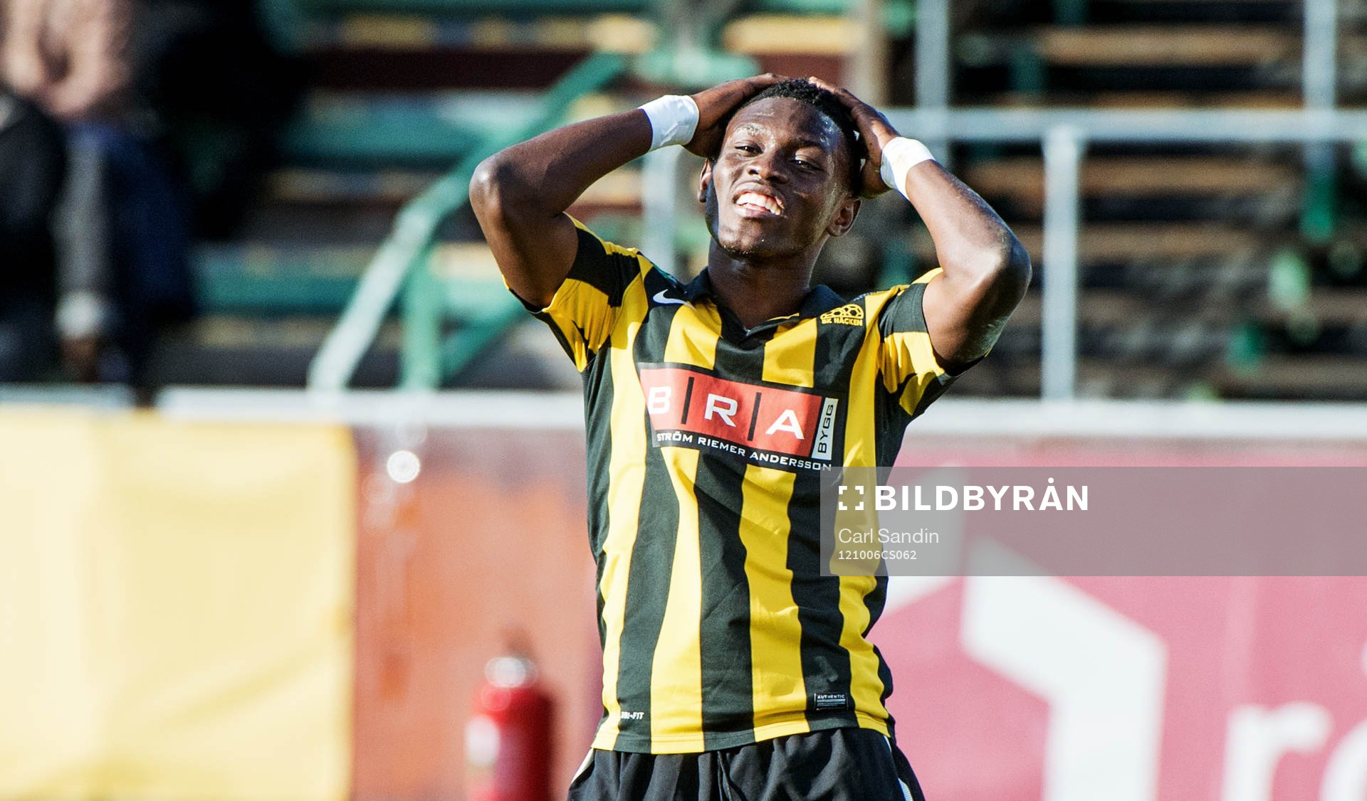 Waris Majeed, Häcken, tar sig för huvudet